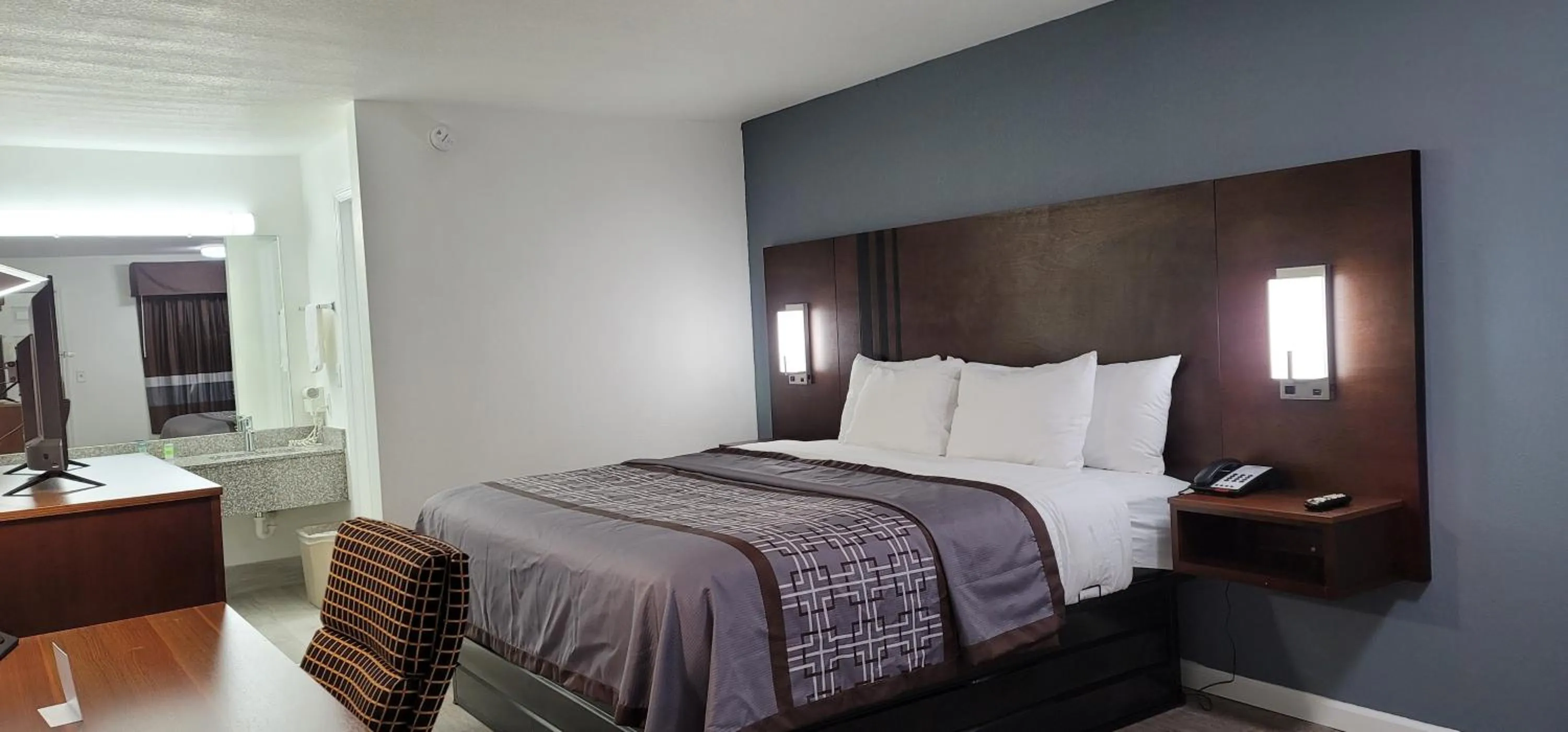 King Room - Non-Smoking in Key West Inn - Boaz