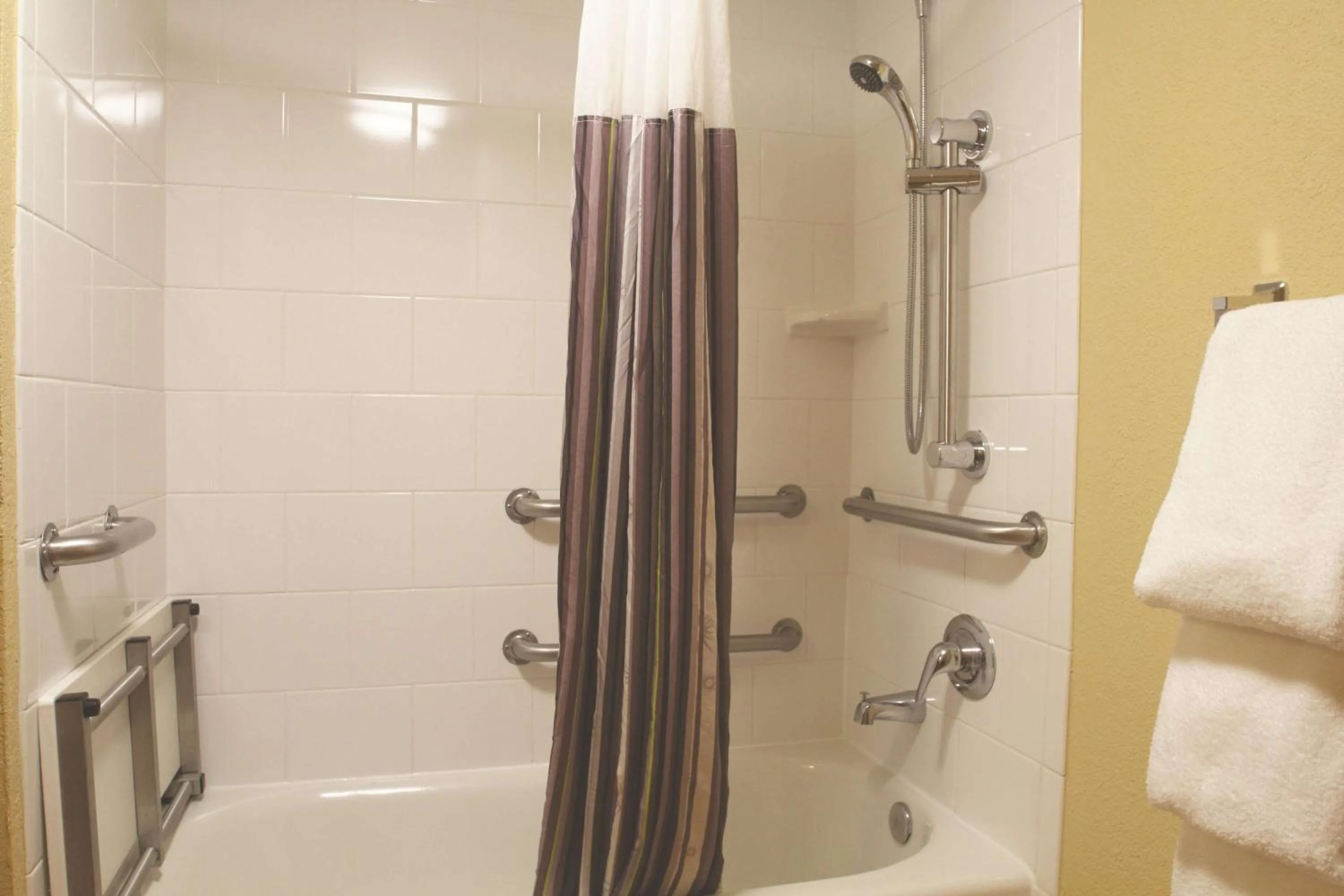 Queen Room in La Quinta I-95 Deerfield Beach - Next to The Home Depot & Behind The Wawa