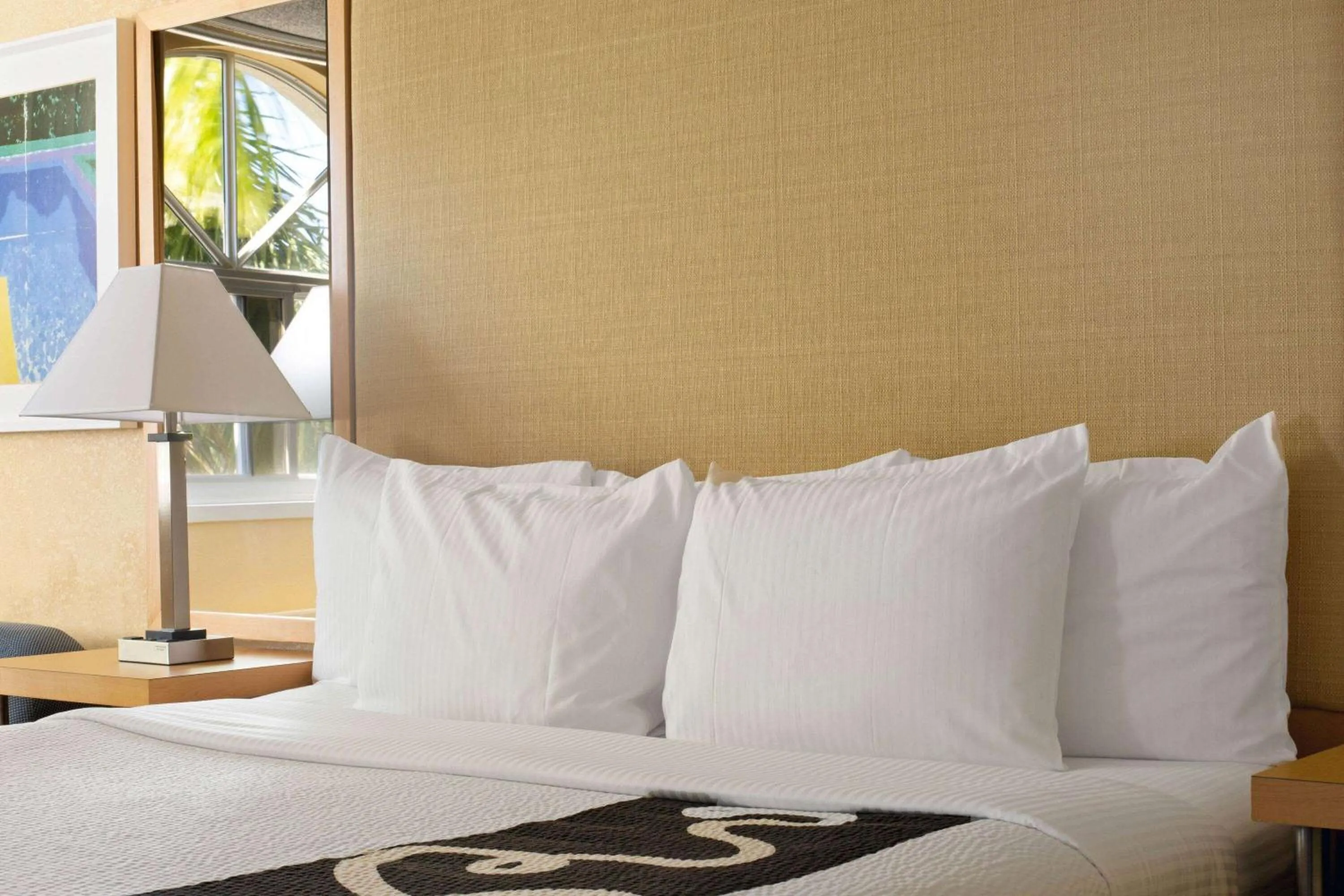 Deluxe King Room - Non-Smoking in La Quinta Inn & Suites by Wyndham Sunrise