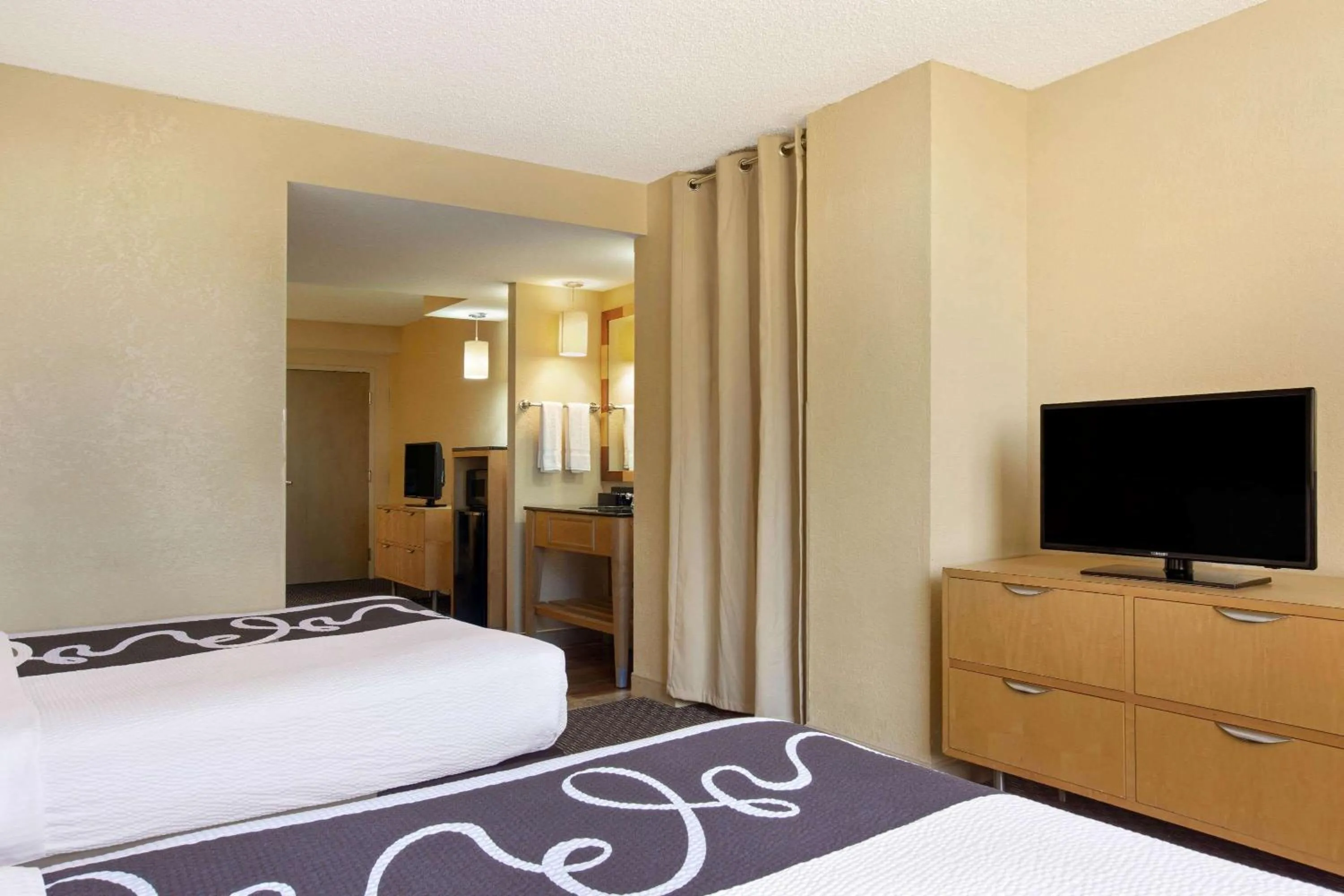 Double Room with Roll-In Shower - Mobility/Hearing Accessible - Non-Smoking in La Quinta Inn & Suites by Wyndham Sunrise