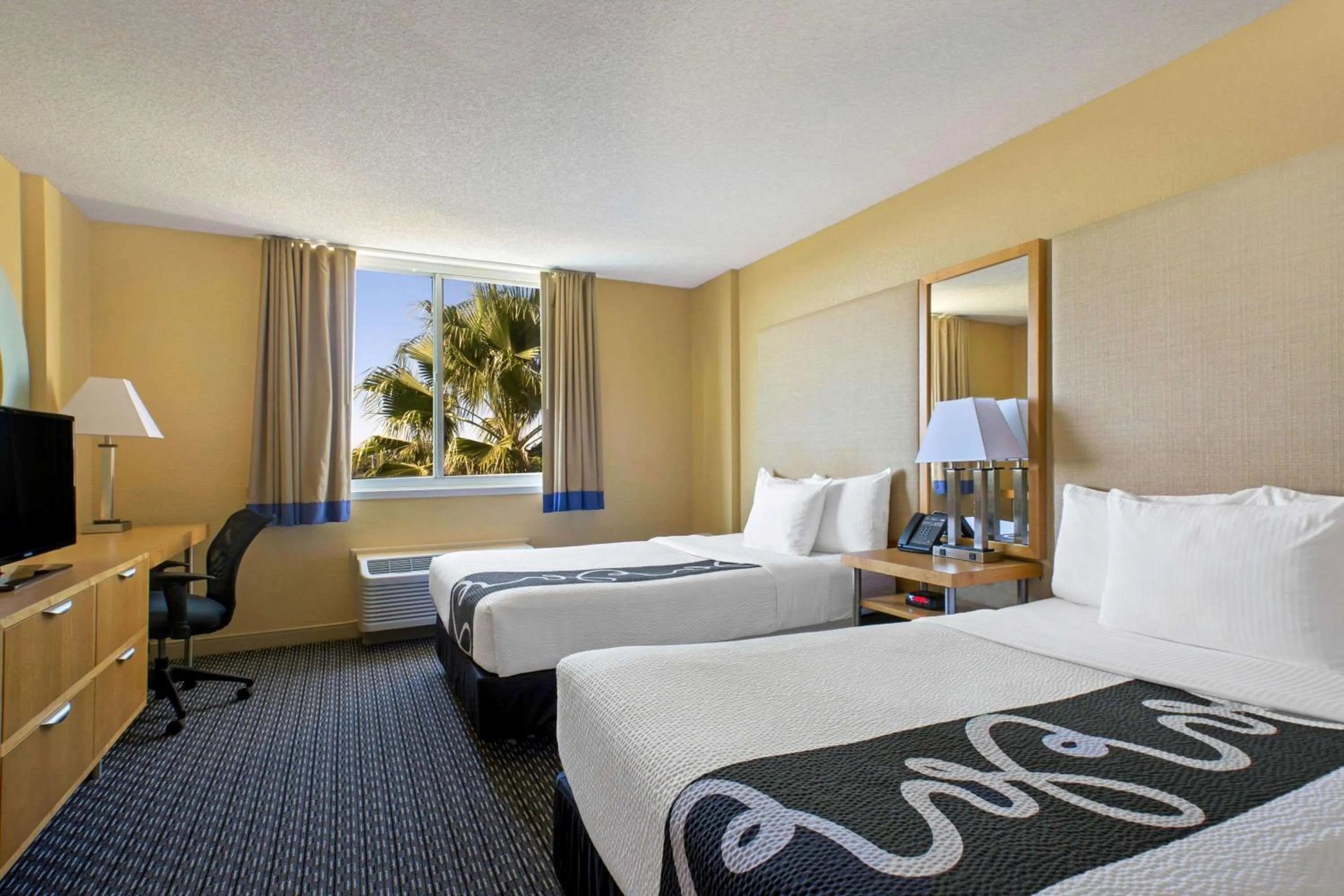 Deluxe Double Room with Two Double Beds in La Quinta Inn & Suites by Wyndham Sunrise