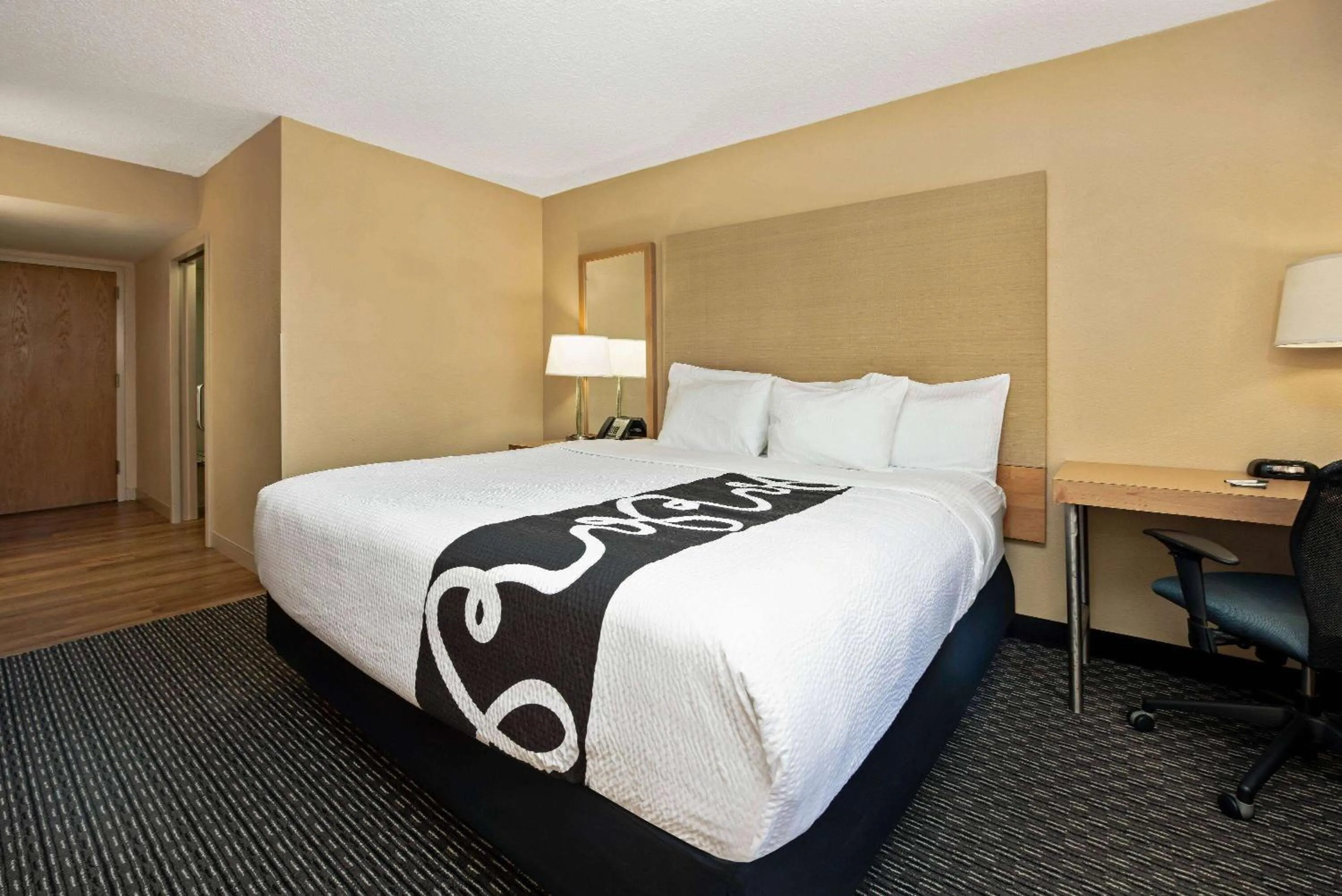 King Room with Bath Tub - Mobility Accessible/Non-Smoking in La Quinta by Wyndham West Palm Beach Airport