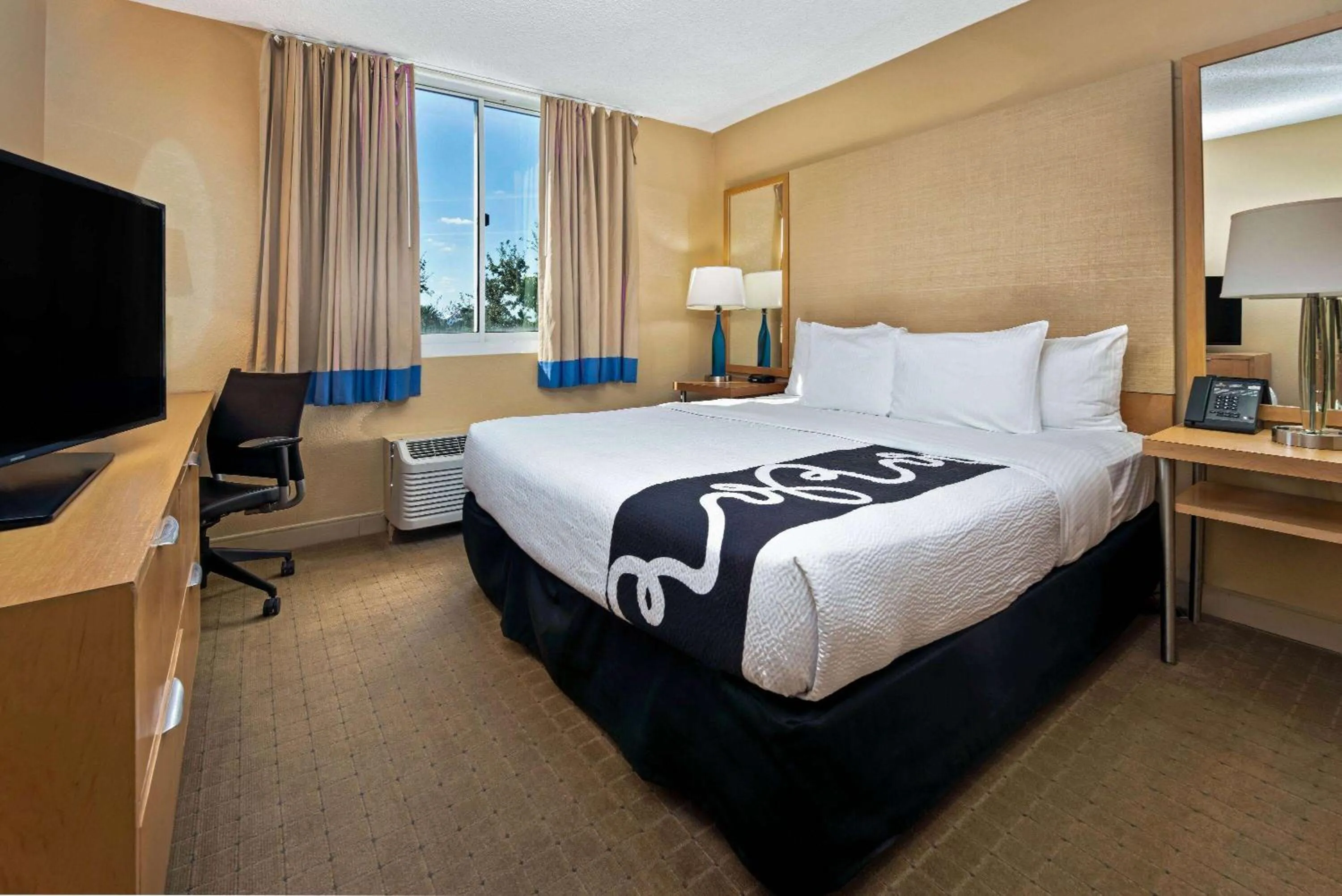 Executive King Room - Non-Smoking in La Quinta by Wyndham West Palm Beach Airport