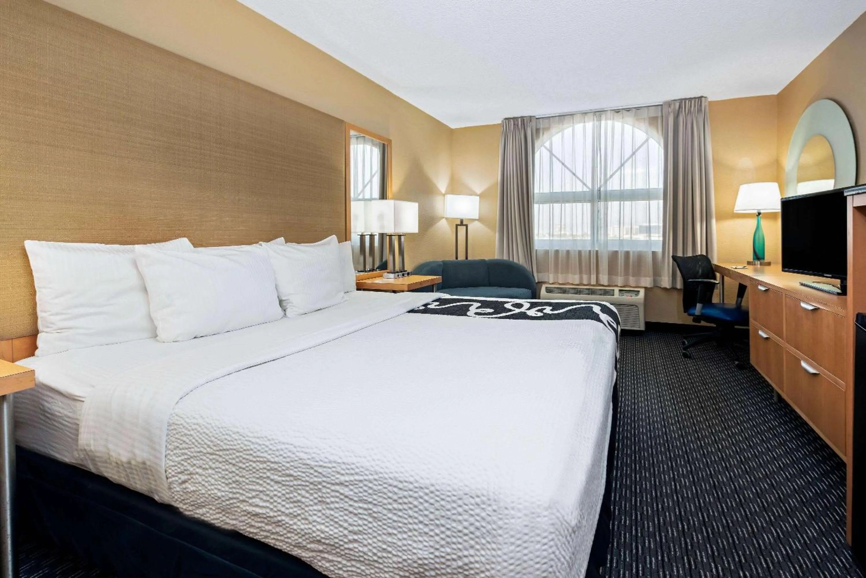 Deluxe King Room - Non-Smoking in La Quinta by Wyndham West Palm Beach Airport