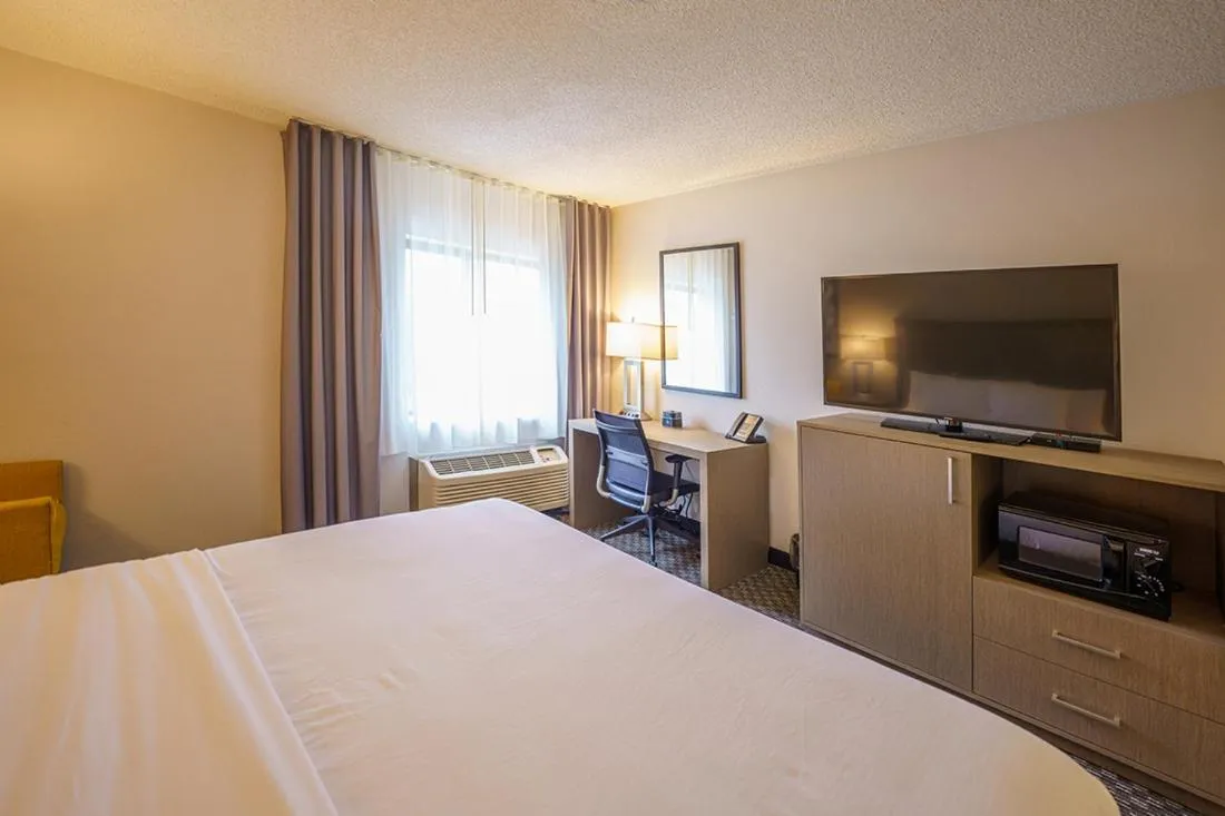 King Room - Non-Smoking in Wingate by Wyndham Brunswick GA I-95