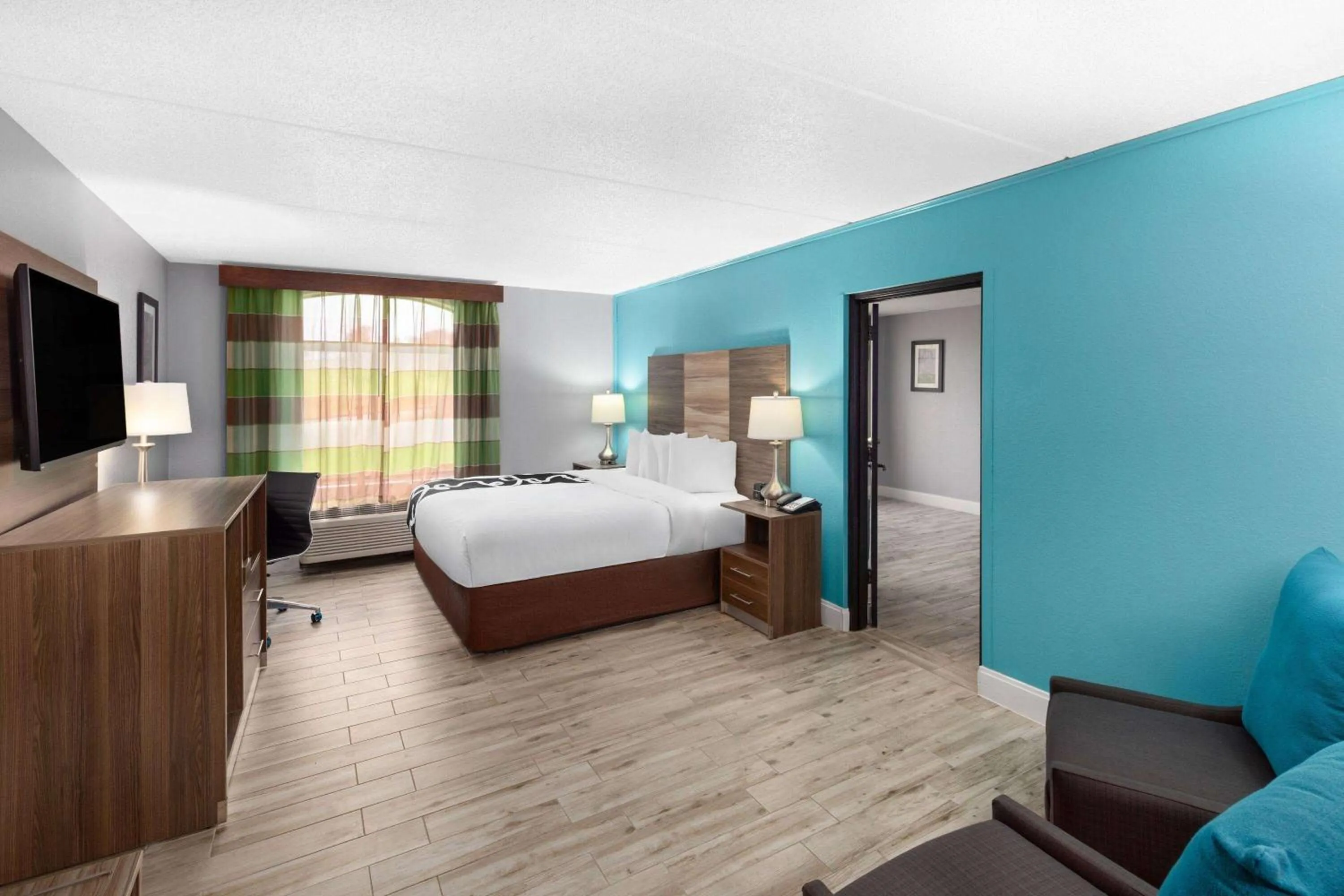 One-Bedroom King Suite - Non-Smoking in La Quinta by Wyndham Sevierville / Kodak