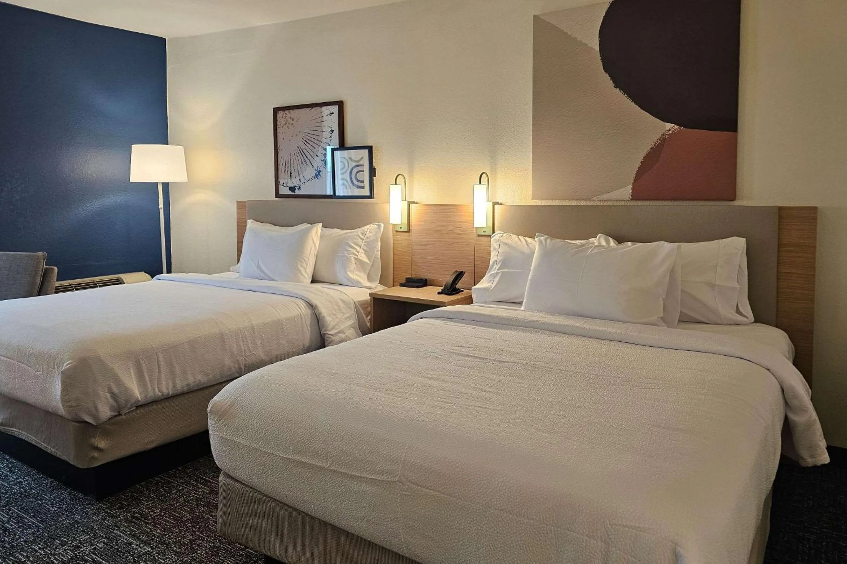 Queen Room with Two Queen Beds - Non-Smoking in District 3 Hotel, Ascend Hotel Collection