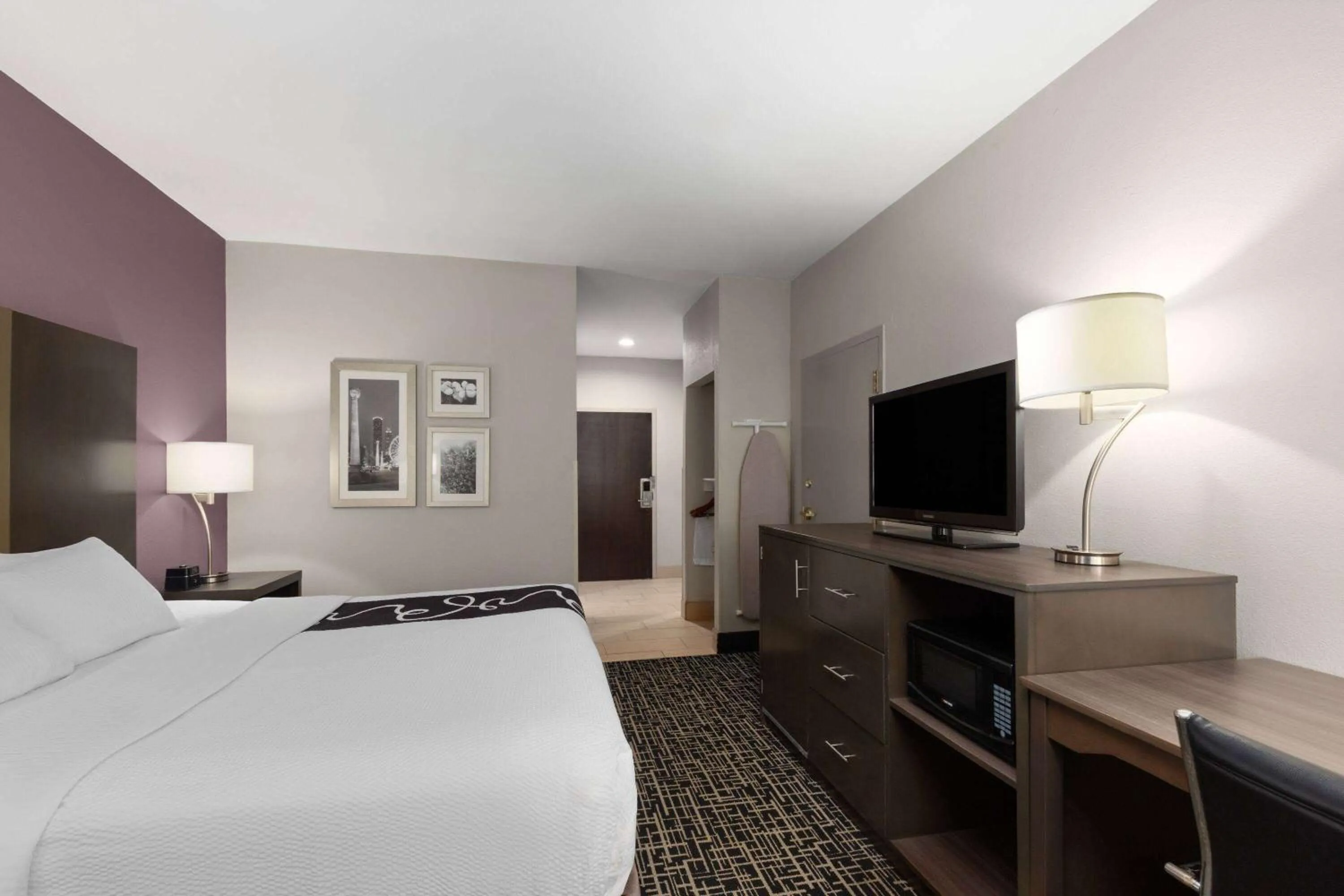 King Room - Disability Access in La Quinta by Wyndham Snellville - Stone Mountain