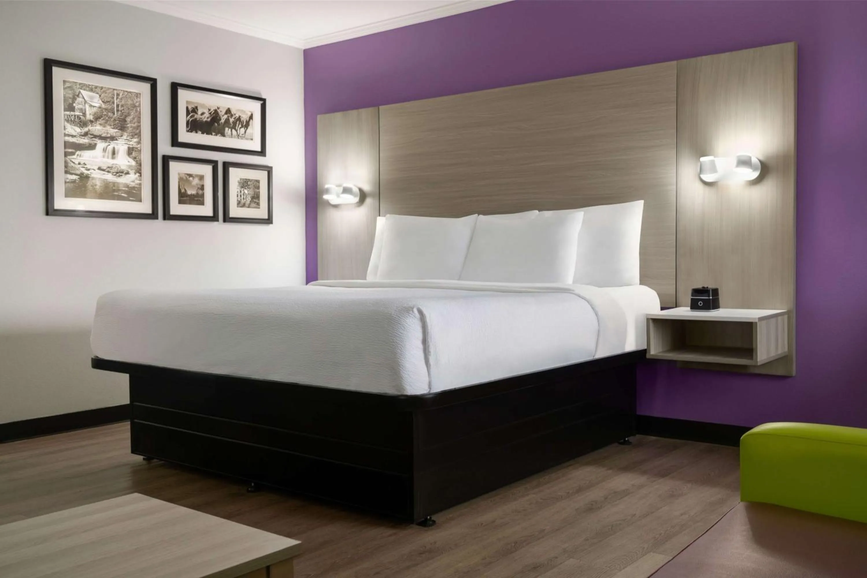 Deluxe King Room in La Quinta Inn Birmingham - Inverness