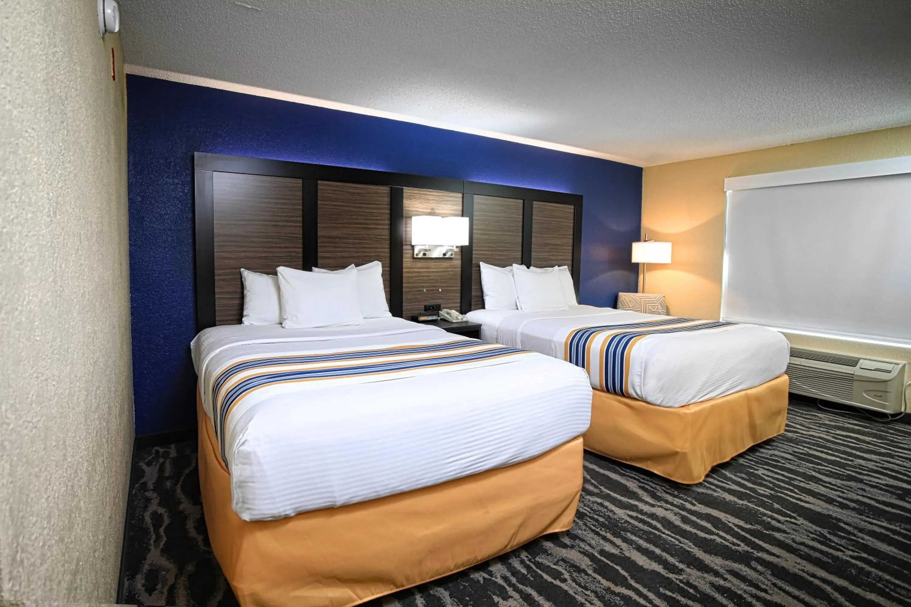 Queen Room with Two Queen Beds in Eagles Nest Inn