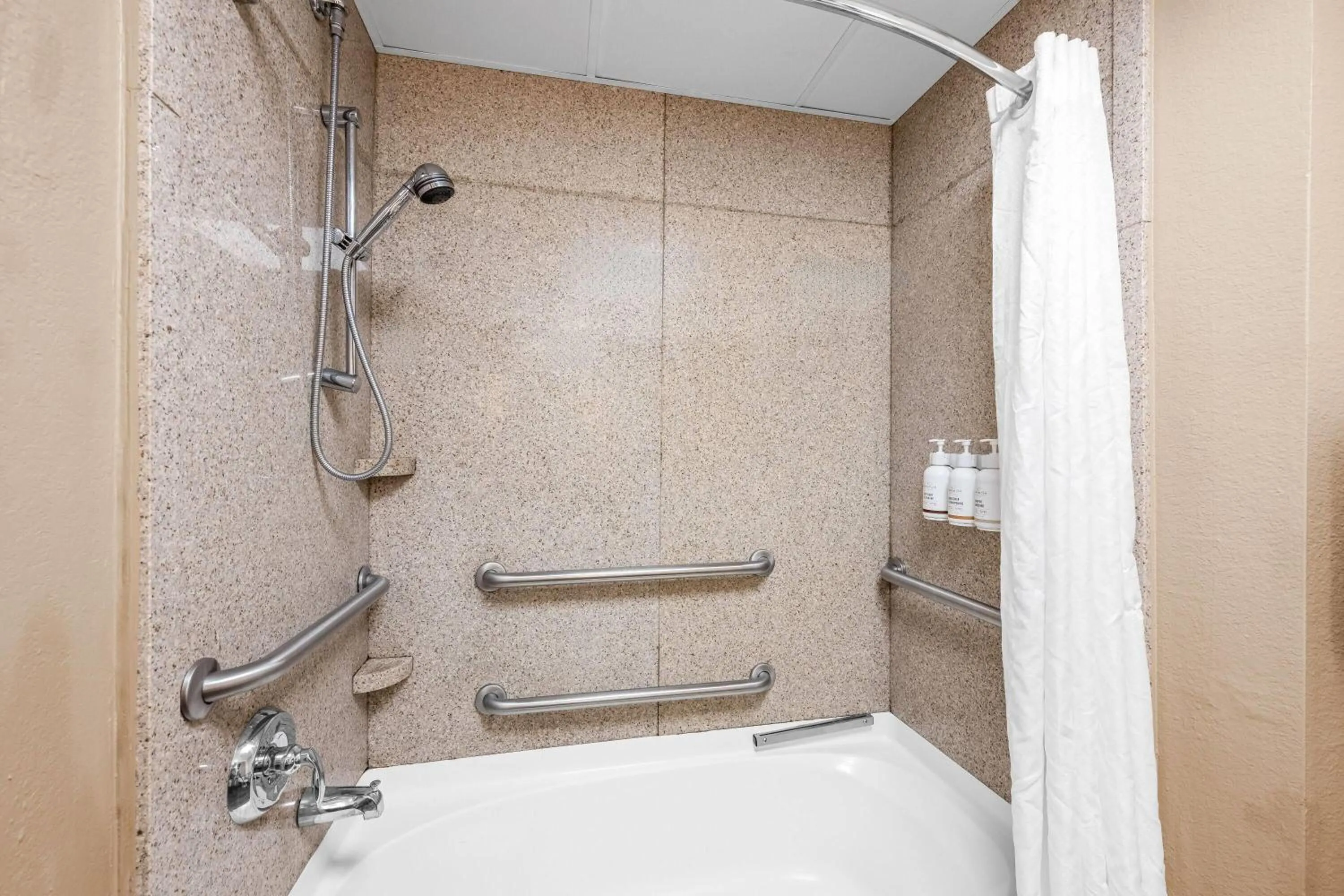 One-Bedroom Deluxe Family King Suite - Mobility Access/Non-Smoking in La Quinta by Wyndham Boone