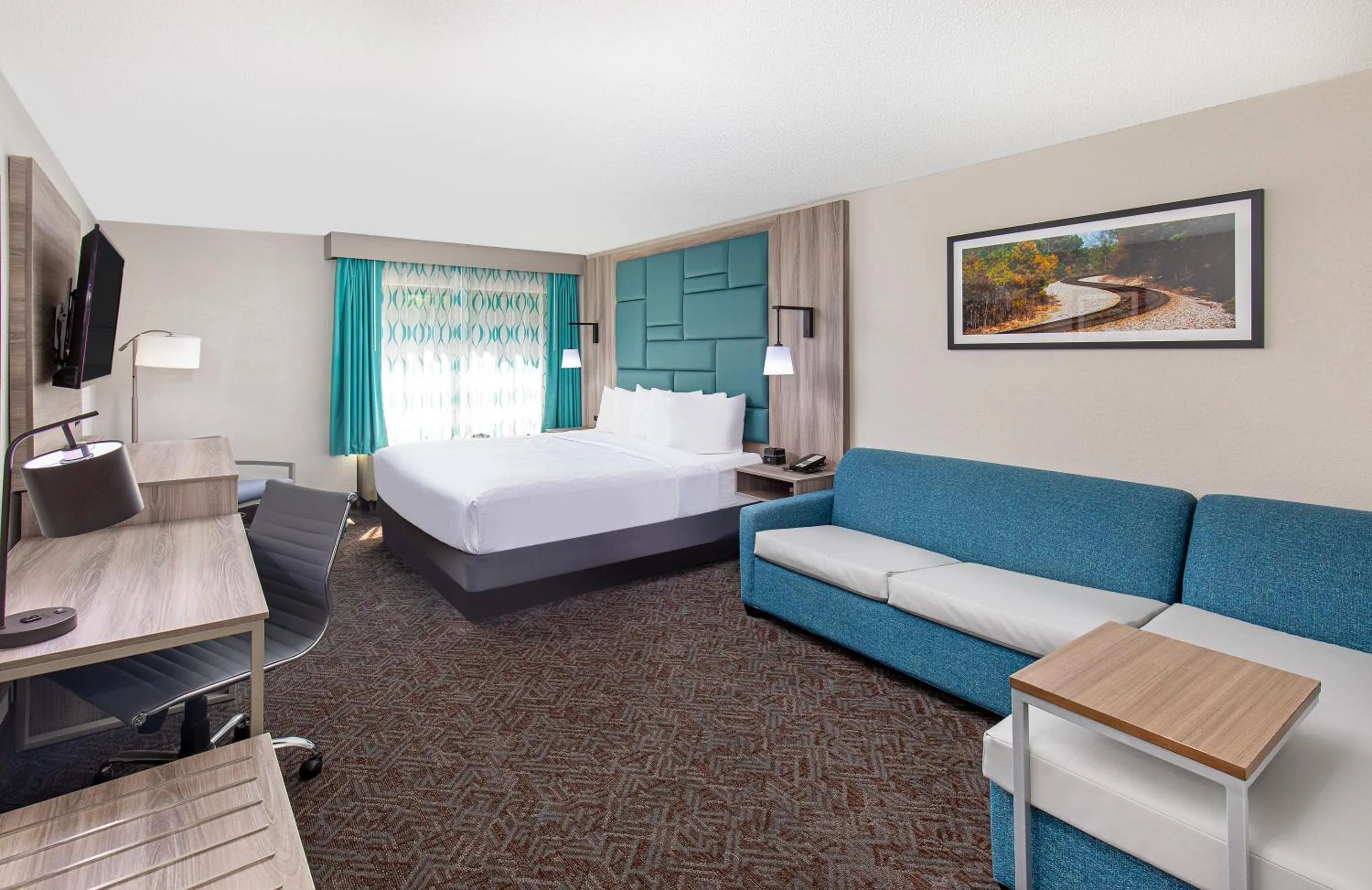 Deluxe King Room - Non-Smoking in La Quinta Inn by Wyndham Pigeon Forge-Dollywood
