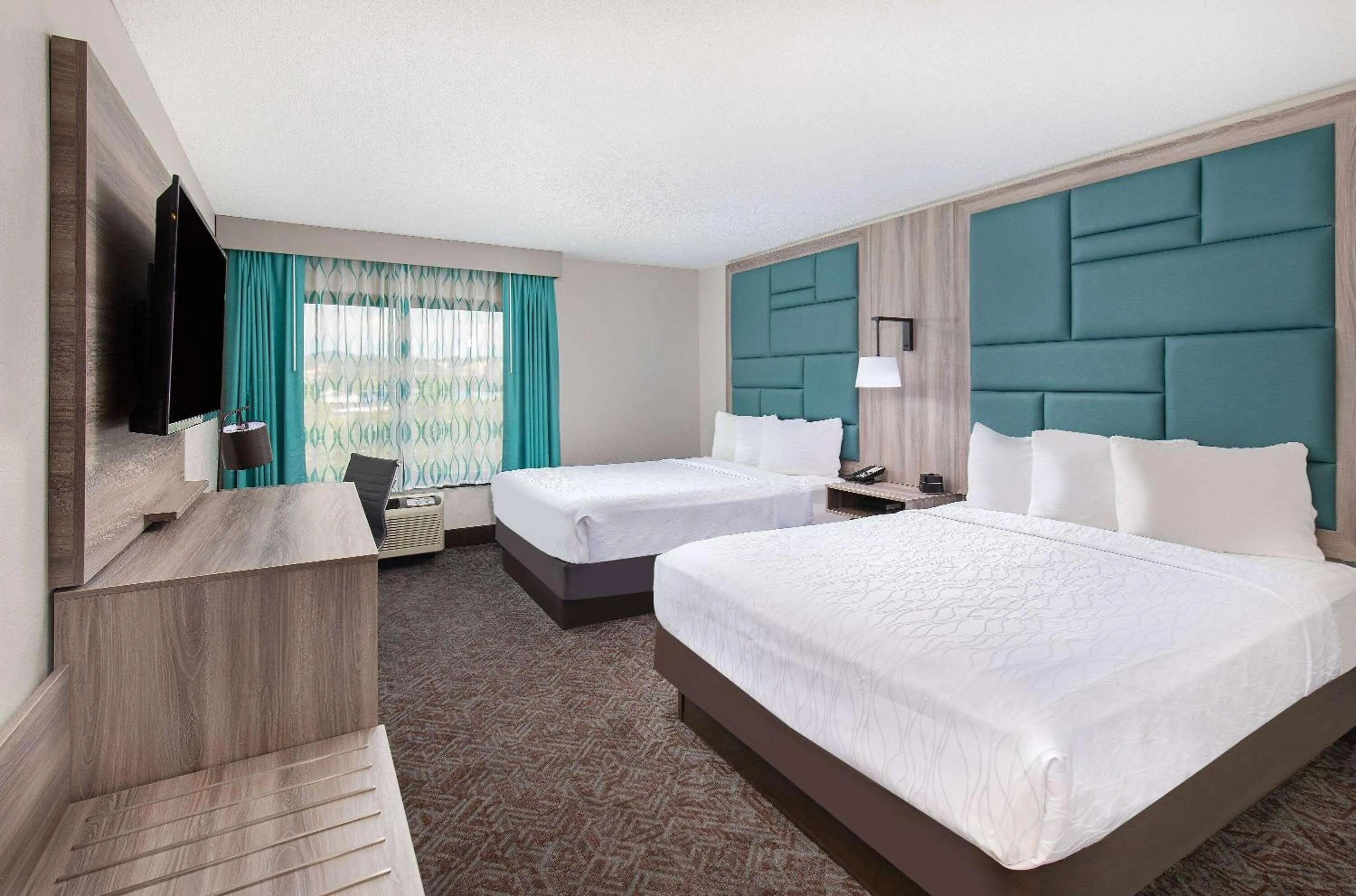 2 Queen Beds - Non-Smoking in La Quinta Inn by Wyndham Pigeon Forge-Dollywood