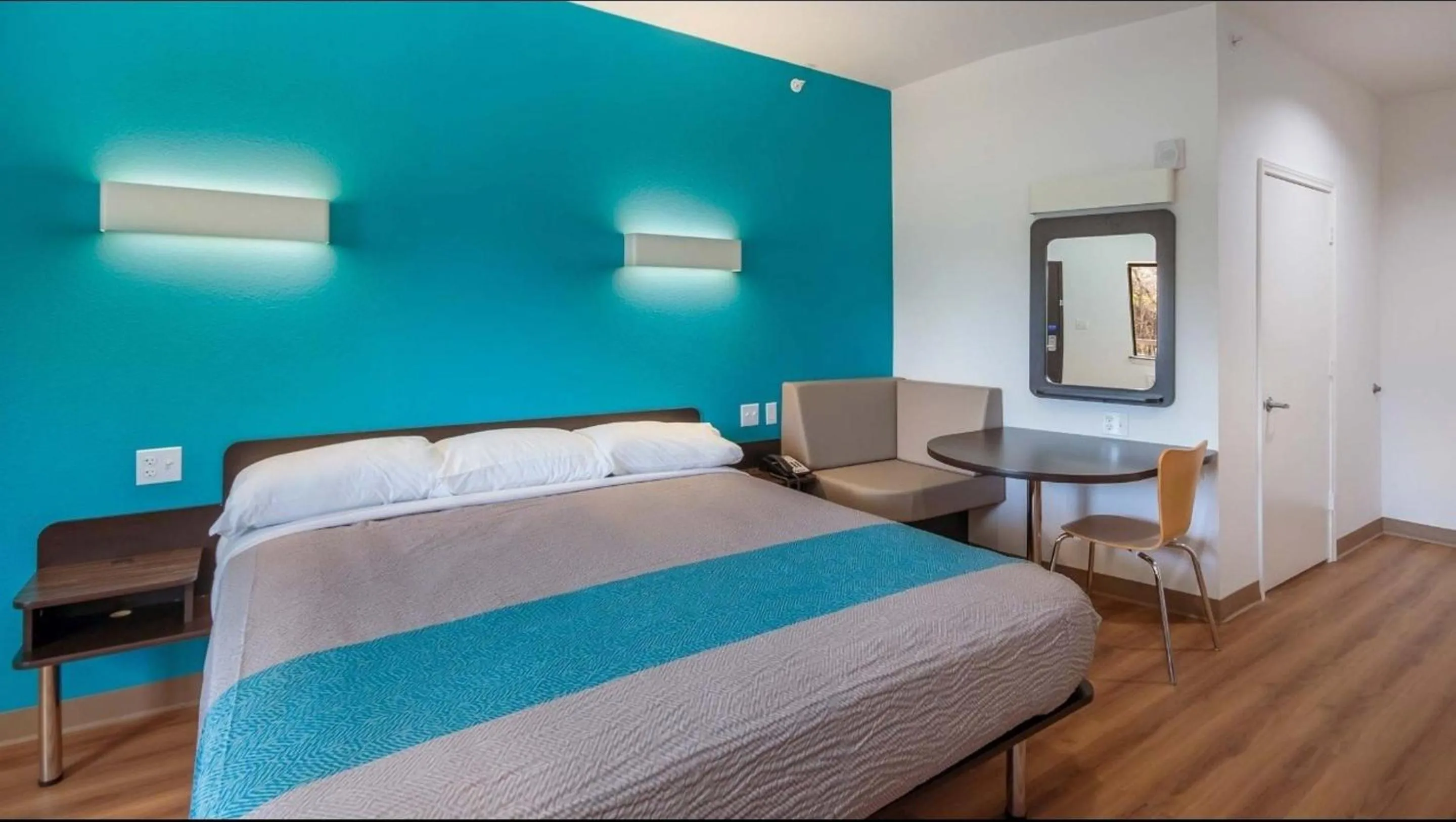 Suite - Non-Smoking in Motel 6-Channelview, TX