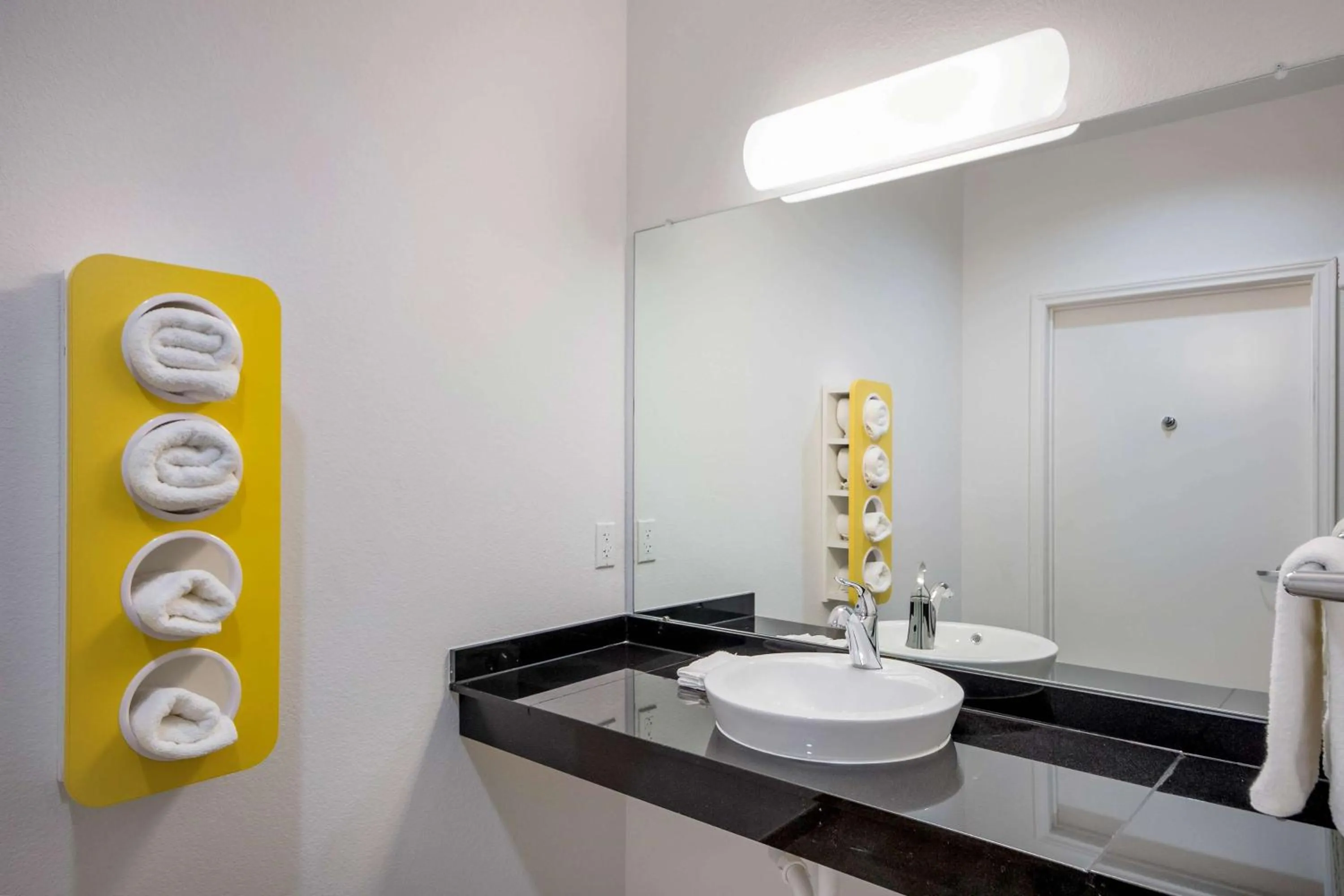 Queen Room with Two Queen Beds - Disability Access - Non-Smoking in Motel 6-Channelview, TX