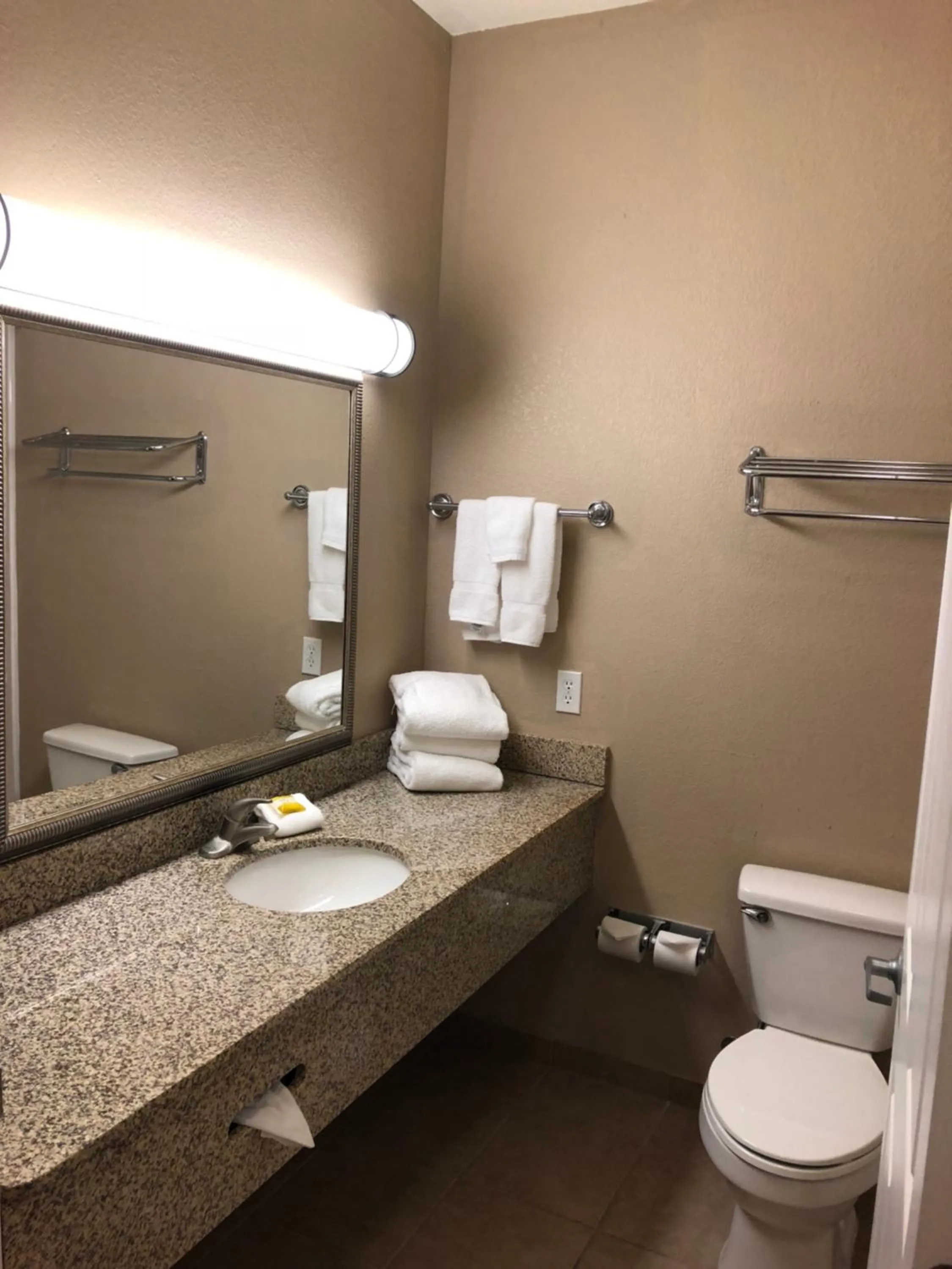 1 King Bed Non-Smoking in Americas Best Value Inn - Gun Barrel City