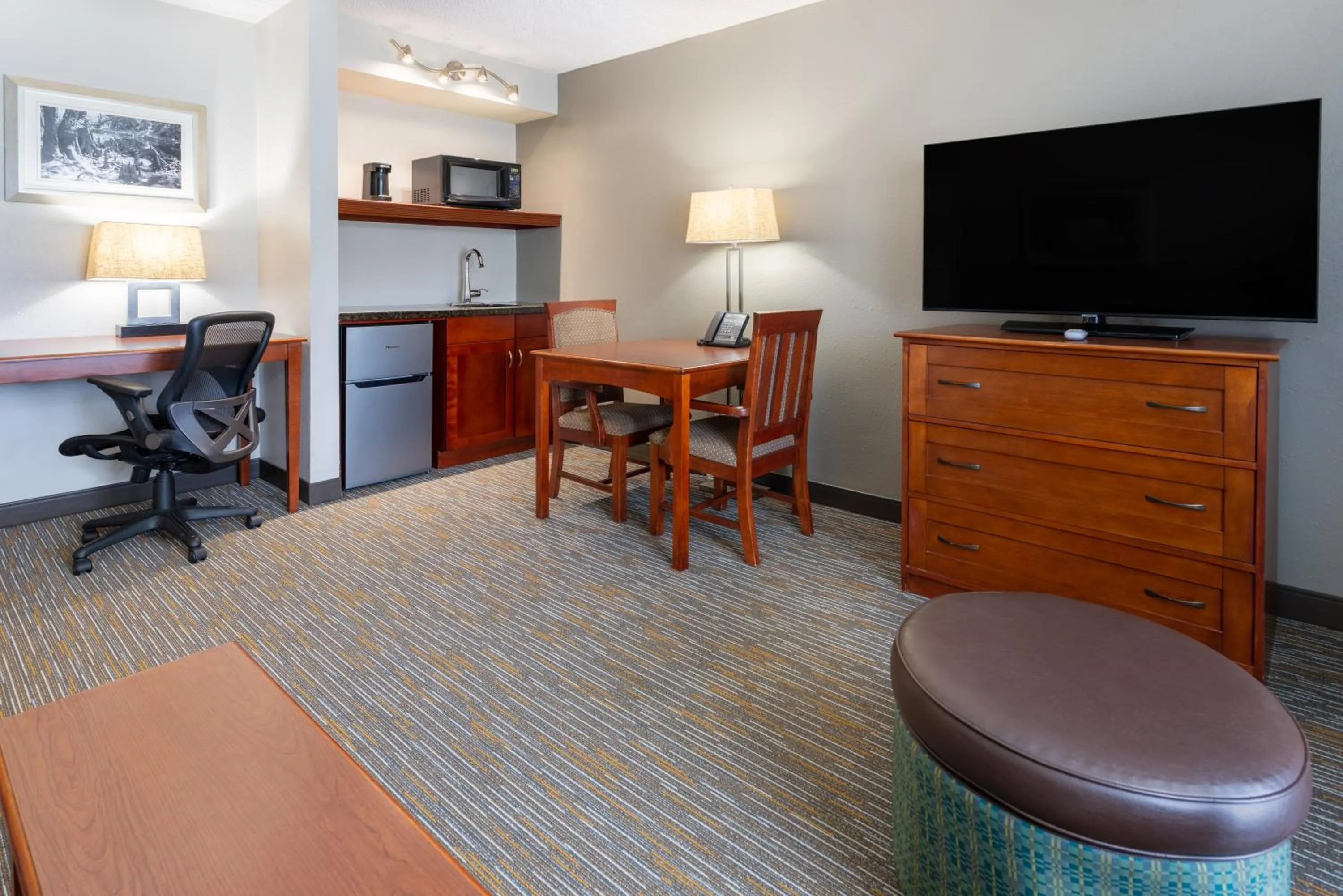 1 King Bed, Suite, City/Courtyard View, Non-Smoking in Wingate by Wyndham Valdosta/Moody AFB