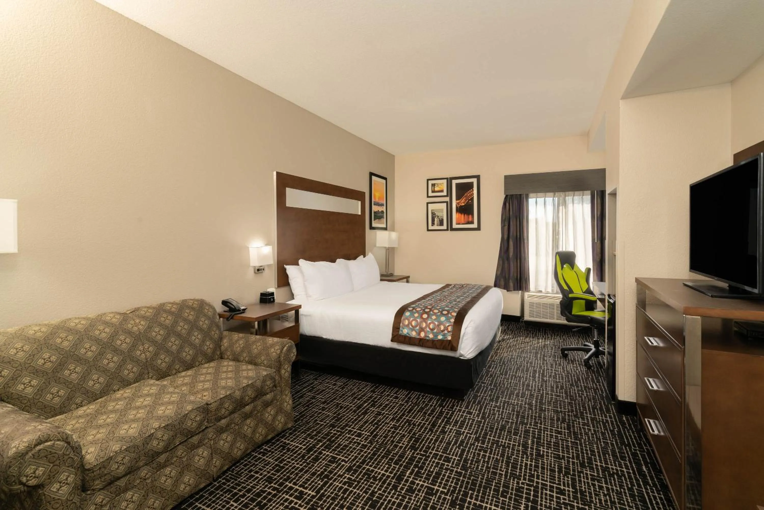 King Room - Mobility Access/Non-Smoking in Wingate by Wyndham Memphis East
