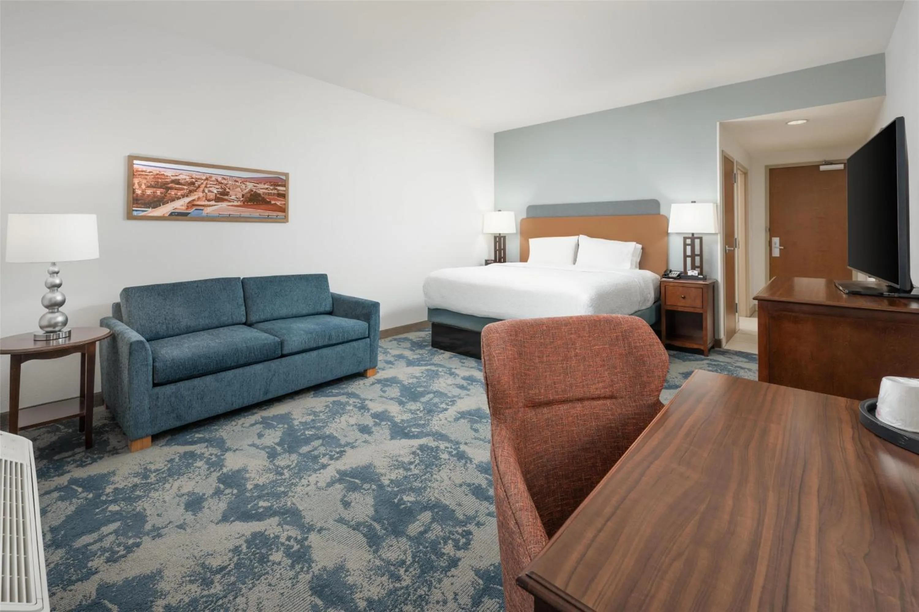 King Room with Sofa Bed - Hearing Accessible/Non-Smoking in Hampton Inn Cleveland Tennessee