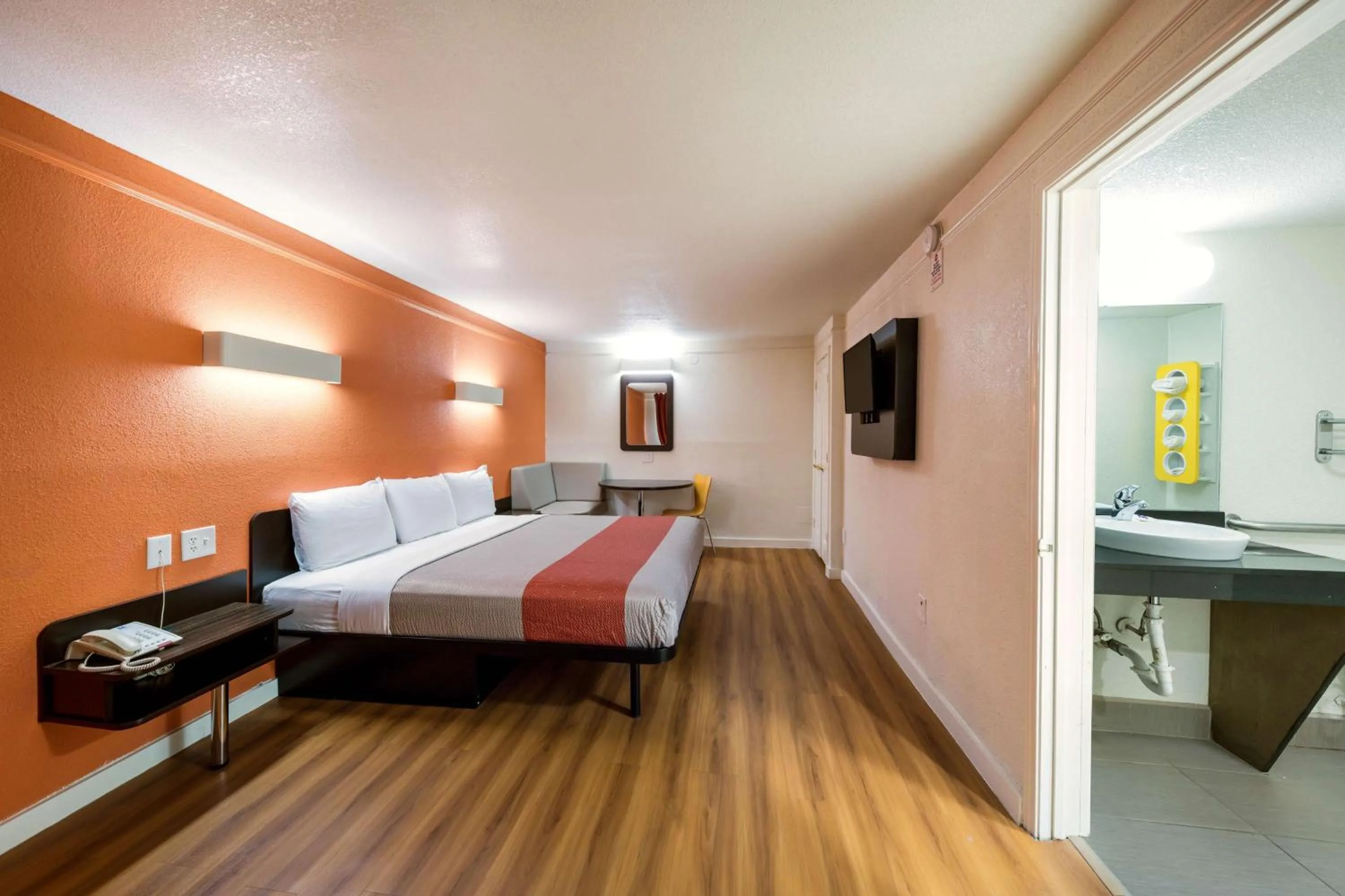 King Room - single occupancy - Disability Access - Non-Smoking in Motel 6-Dallas, TX - Farmers Branch