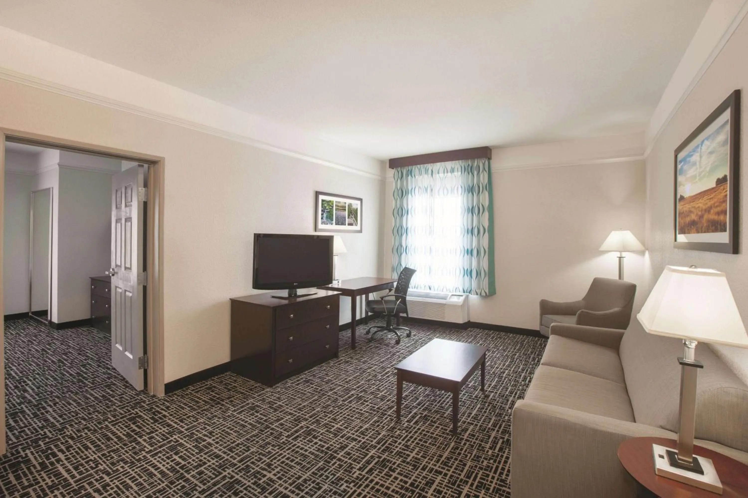 Deluxe King Suite in La Quinta by Wyndham Mansfield TX