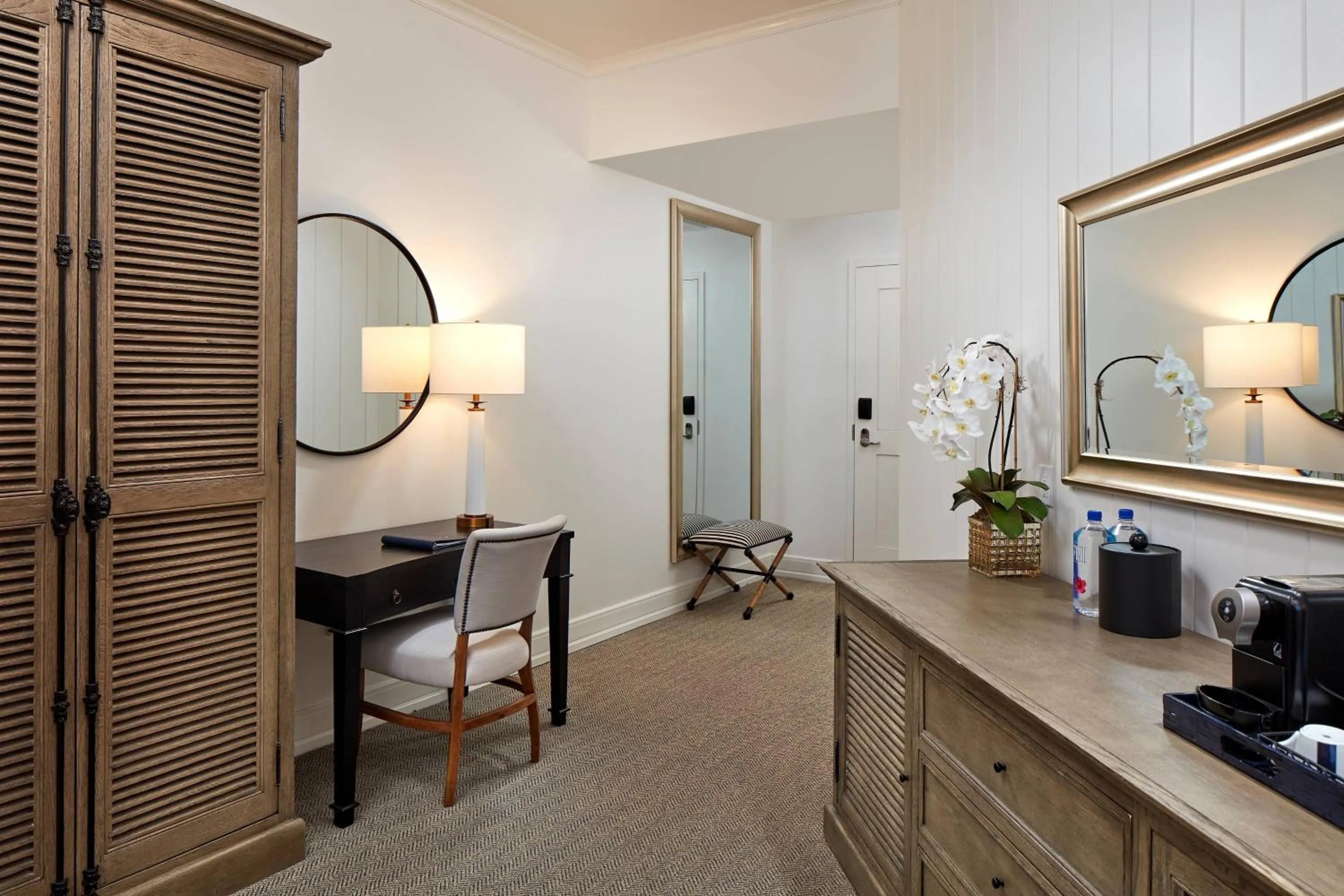 Classic King Room with Roll-in Shower - Mobility Accessible in Vespera Resort on Pismo Beach, Autograph Collection
