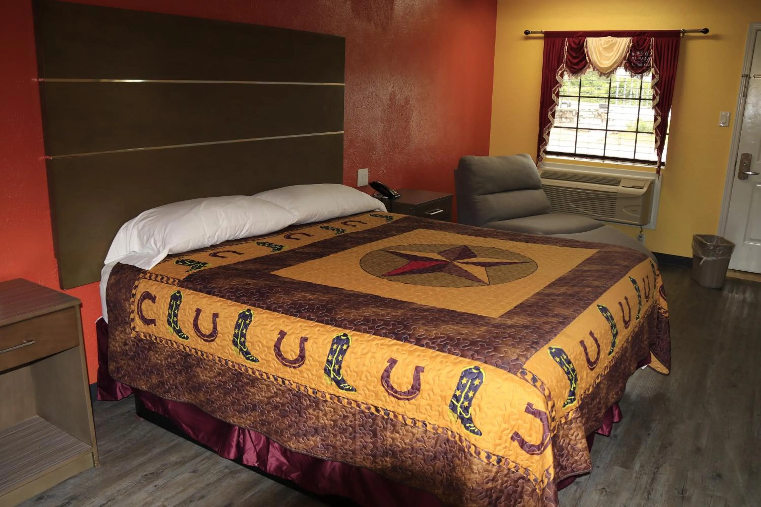 Standard King Room - single occupancy in Chaparral Motel Hallettsville