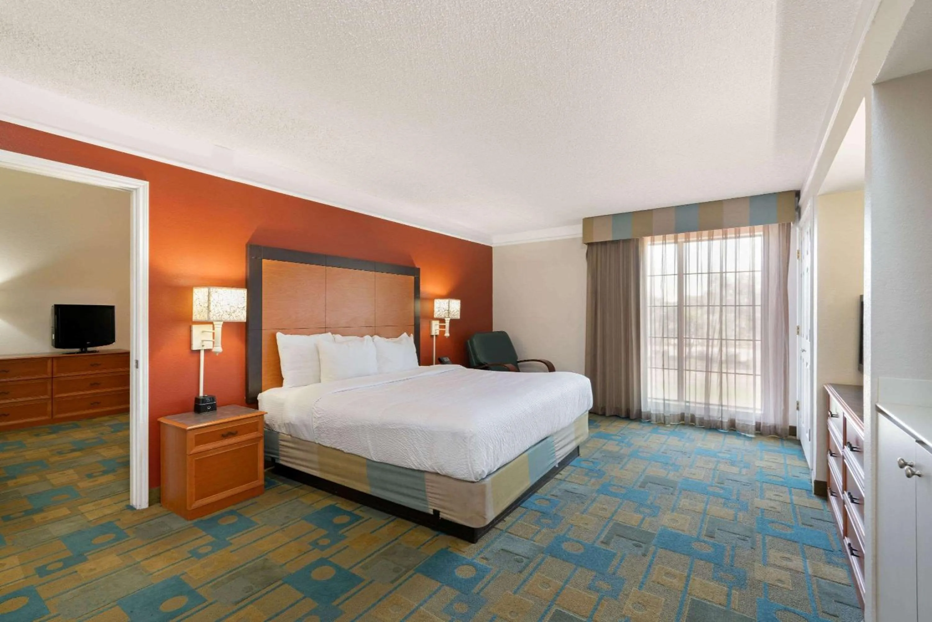 One-Bedroom King Suite - Non-Smoking in La Quinta Inn by Wyndham Phoenix Sky Harbor Airport
