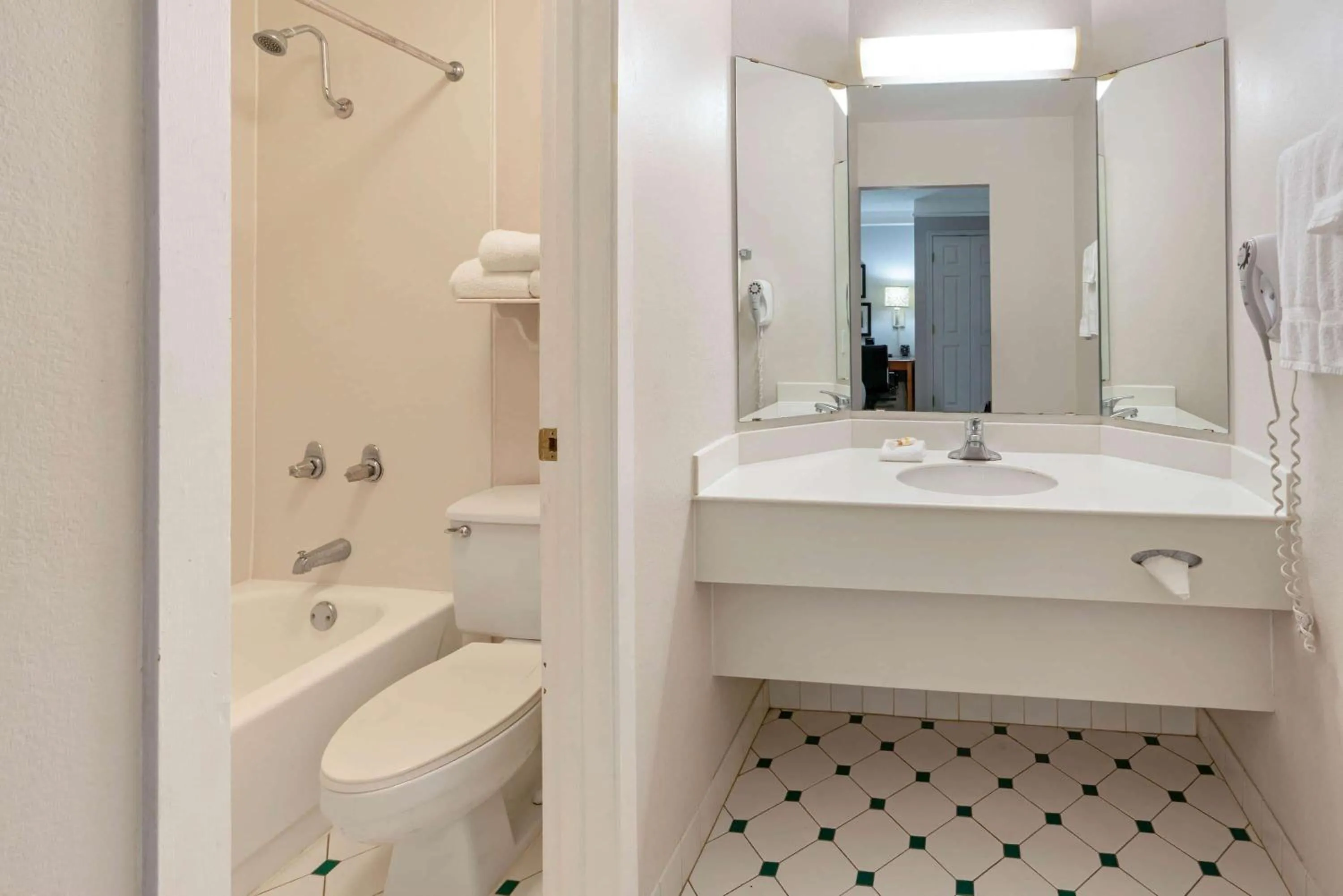 Deluxe Double Room with Two Double Beds - Non-Smoking in La Quinta Inn by Wyndham Phoenix Sky Harbor Airport