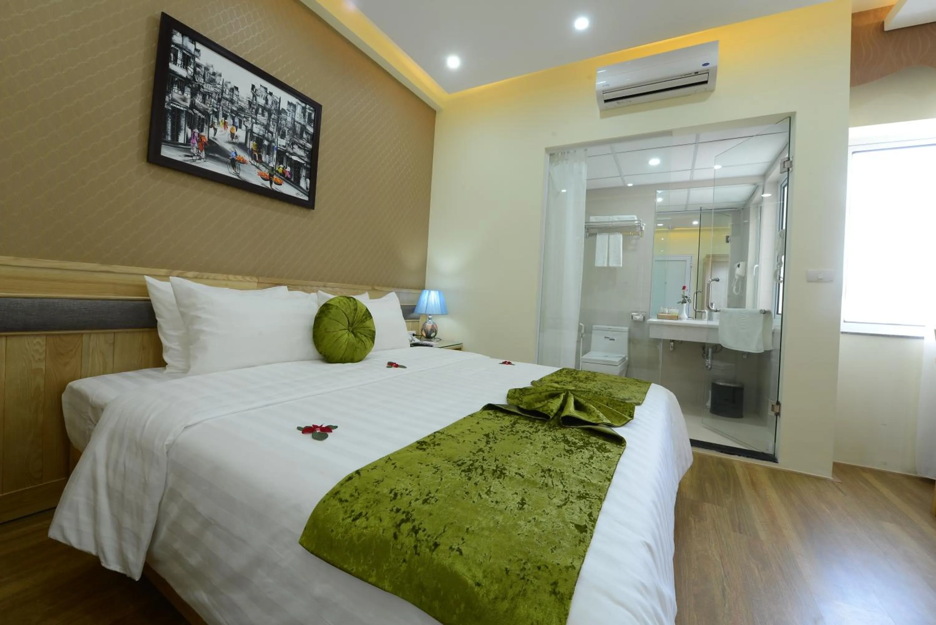 Deluxe Double Room in Blue Hanoi Inn Hotel
