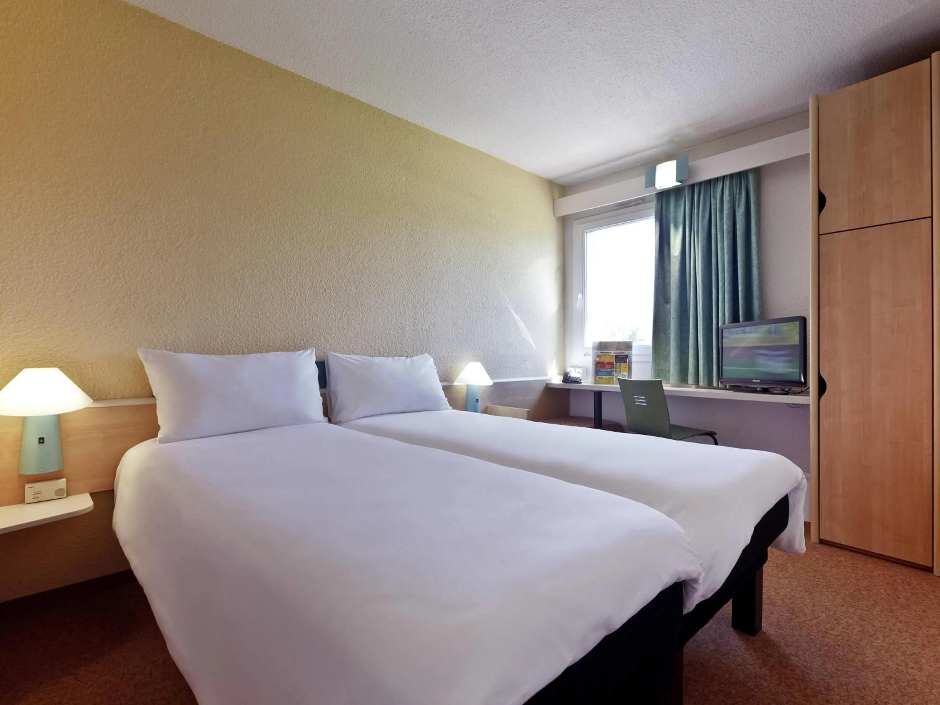 Standard Twin Room in Hotel ibis Guimaraes