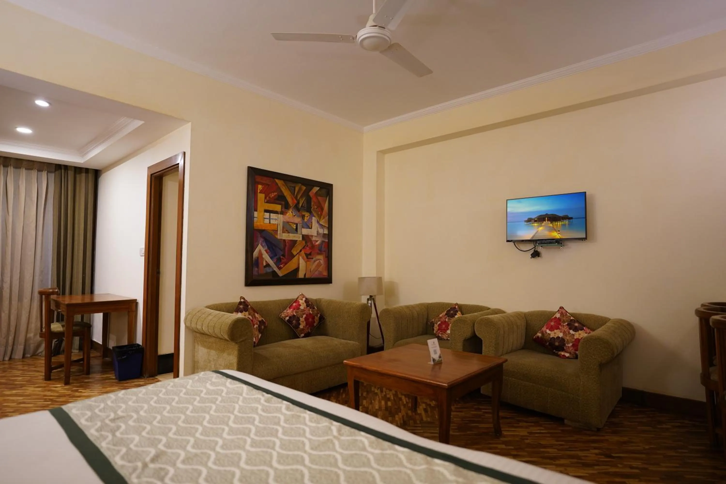 King Room in Tulip Inn Green Castle Mall road