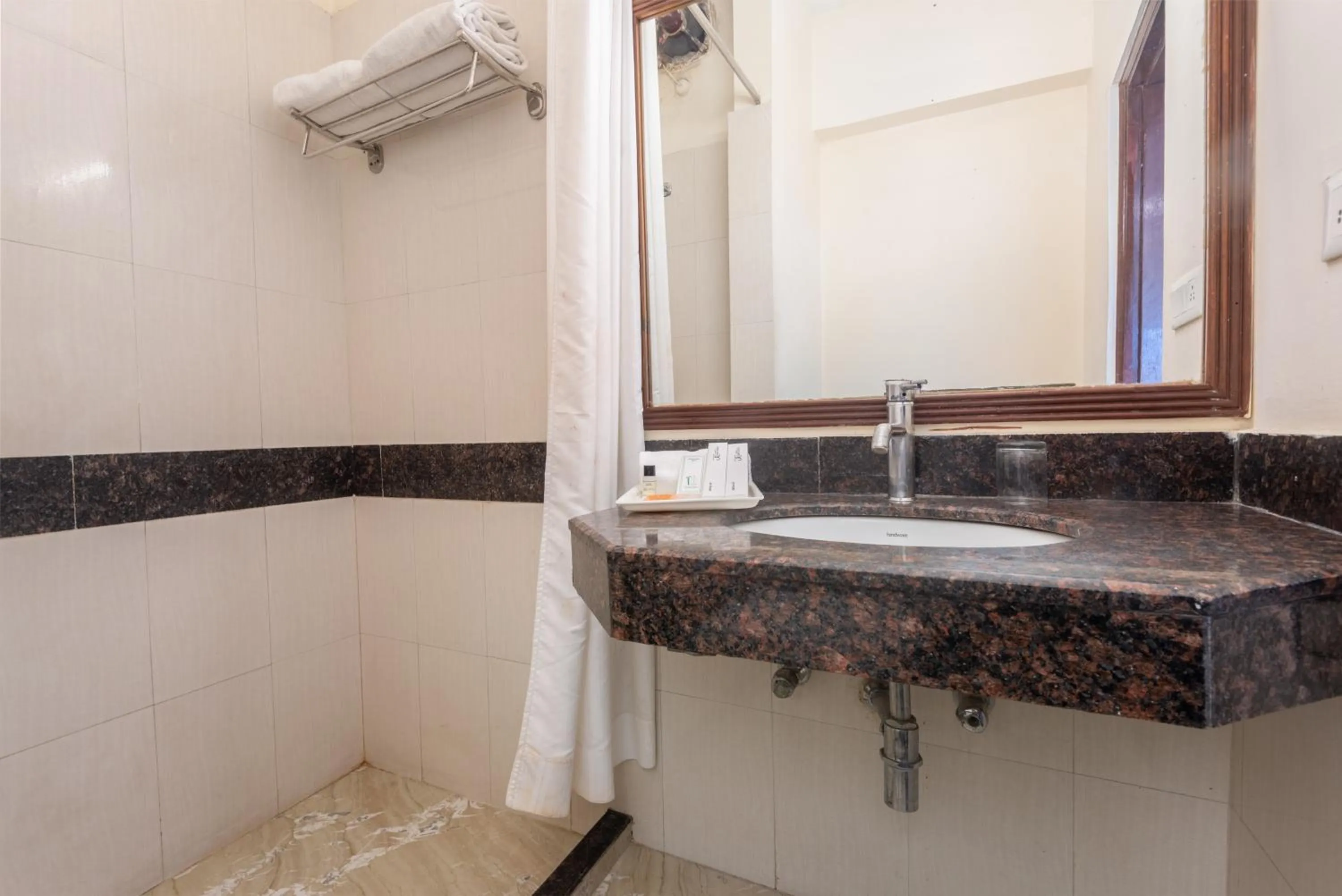 Double Room with Mountain View in Tulip Inn Green Castle Mall road