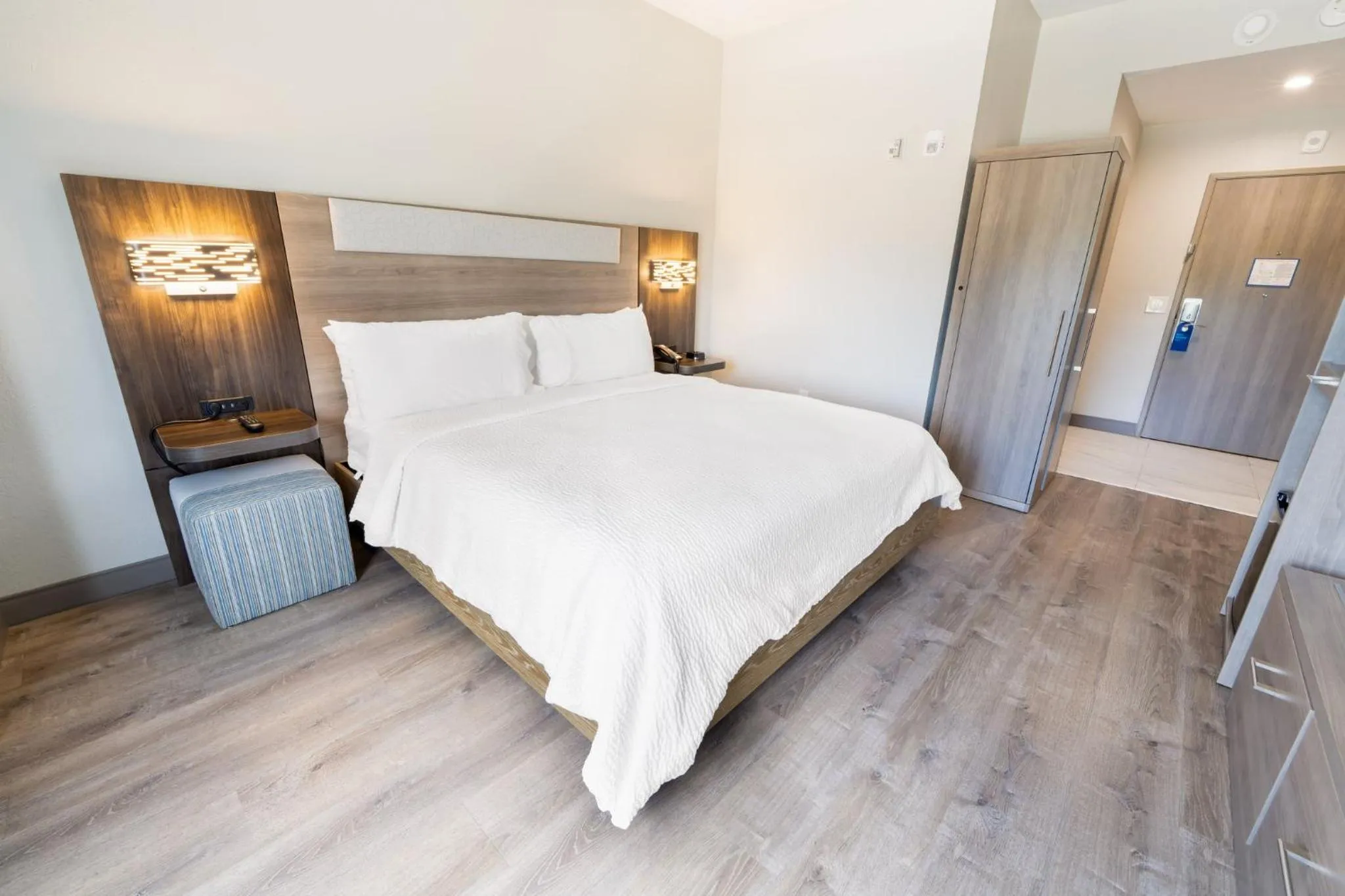 King Room - Mobility Access/Roll in Shower - Non-Smoking in Holiday Inn Express St Augustine Dtwn - Historic by IHG