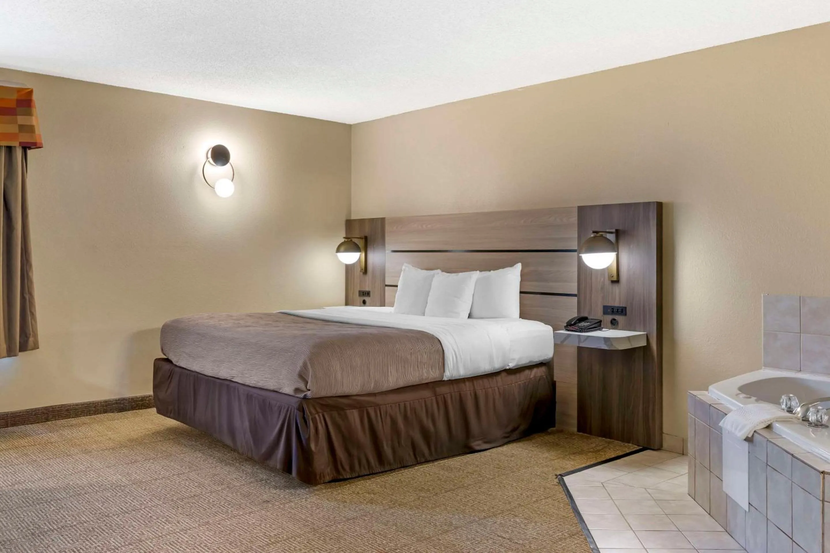 King Suite - Non-Smoking in Quality Inn Raleigh Downtown