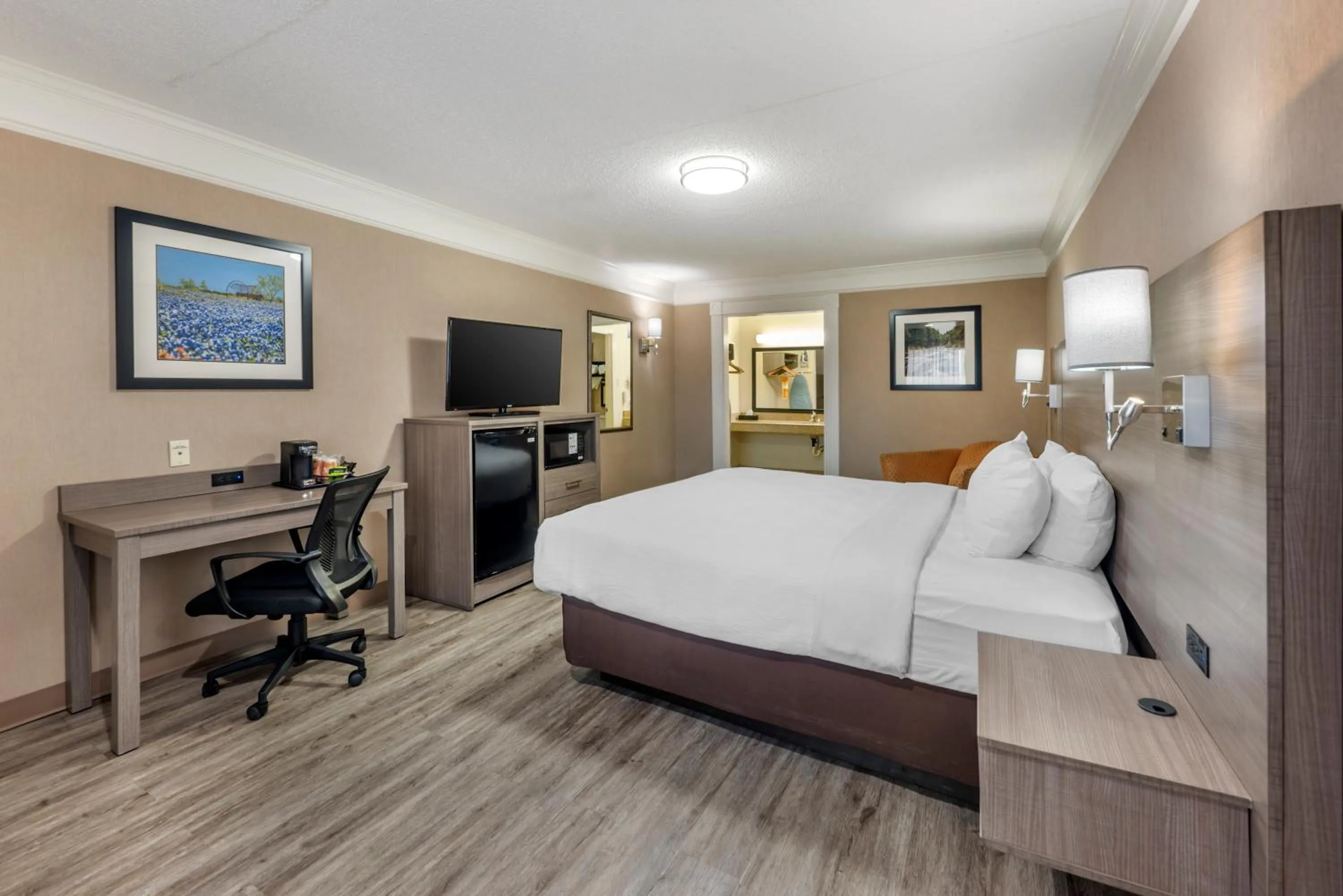 King Room - Accessible/Non-Smoking in Quality Inn Near Lake Marble Falls