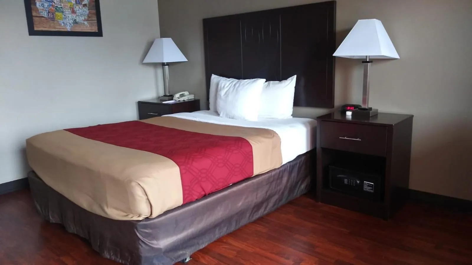 Queen Room - Non-Smoking in Holiday Lodge Yakima