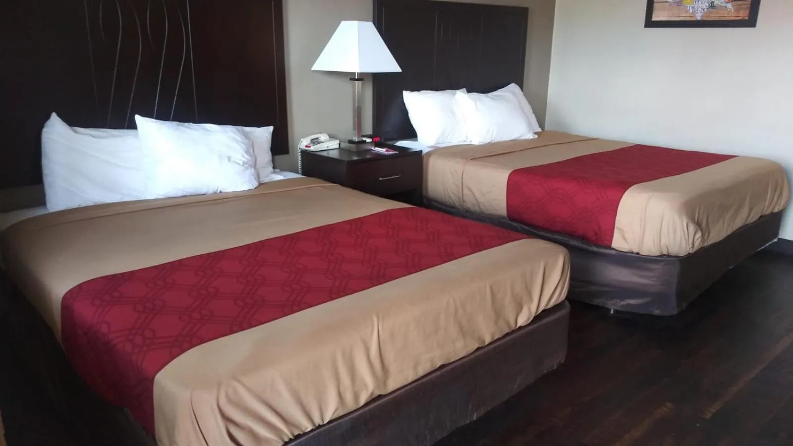 Queen Room with Two Queen Beds - Non-Smoking in Holiday Lodge Yakima