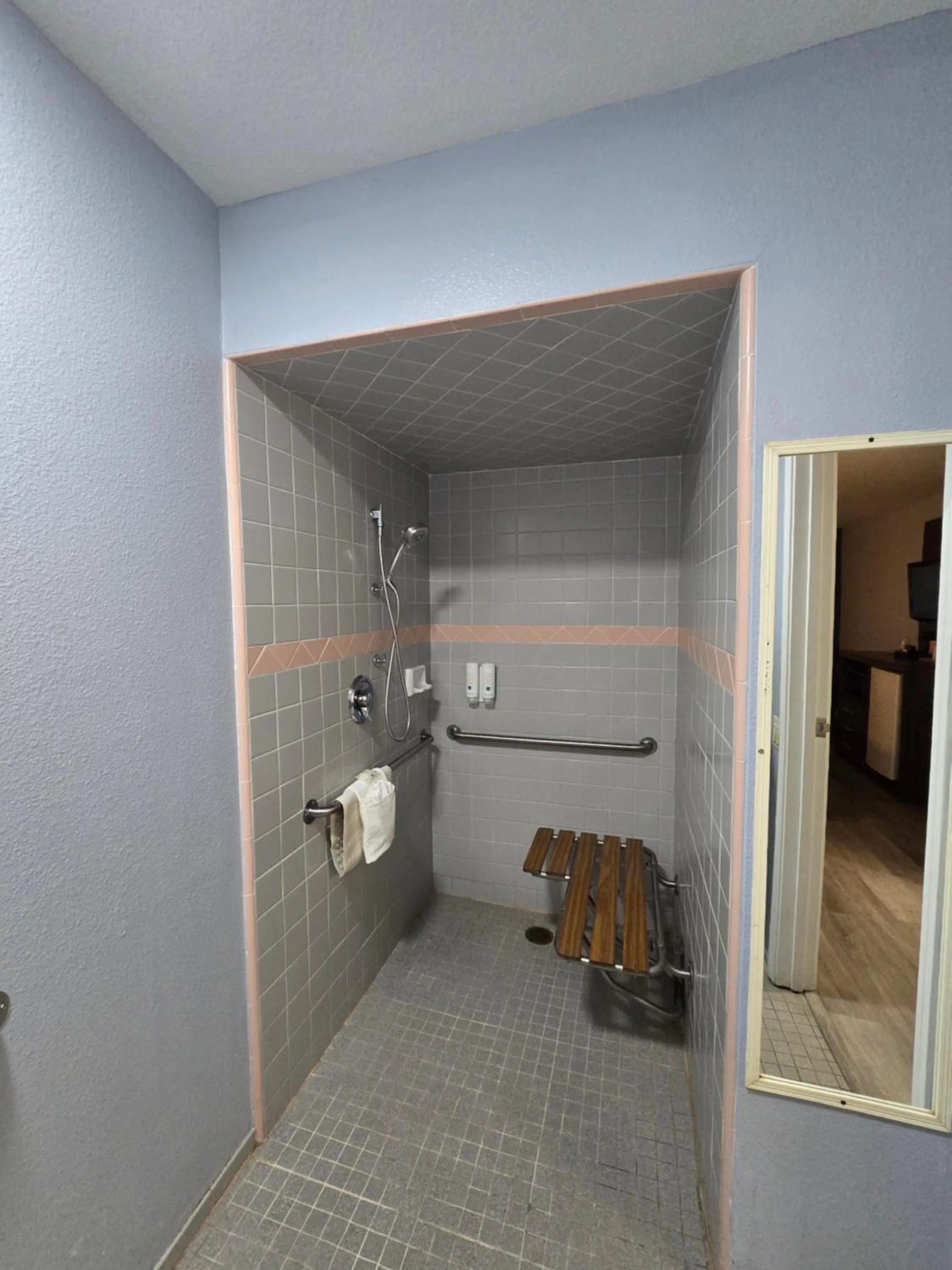 King Room - Disability Access/Non-Smoking in Quality Inn & Suites Tulare