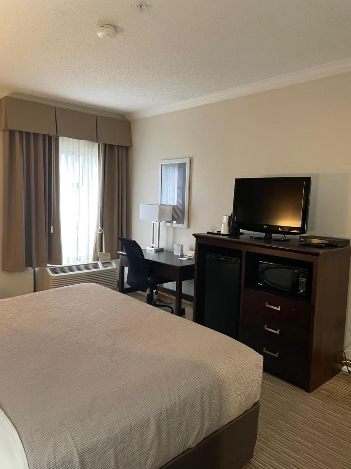 King Suite - Accessible/Non-Smoking in Quality Inn & Suites Seabrook- NASA- Kemah