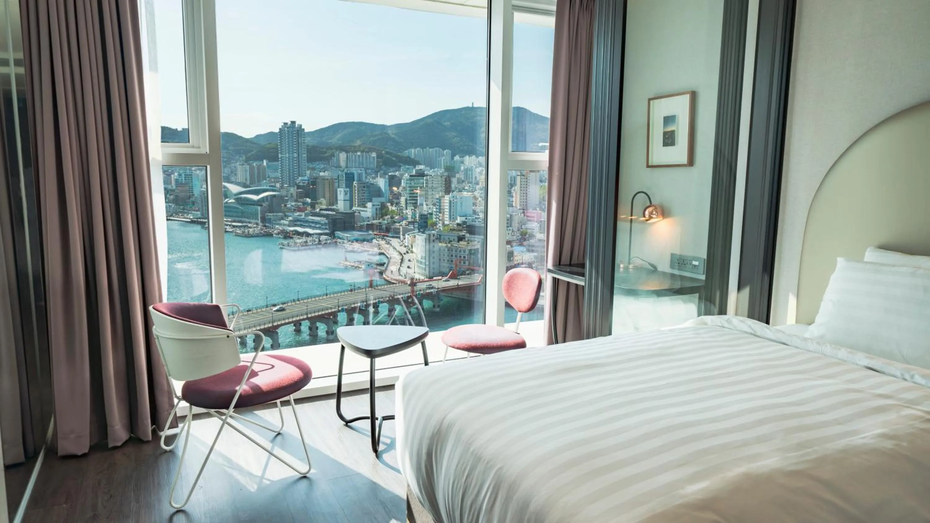 Standard Twin Room with Ocean View in Lavalse Hotel