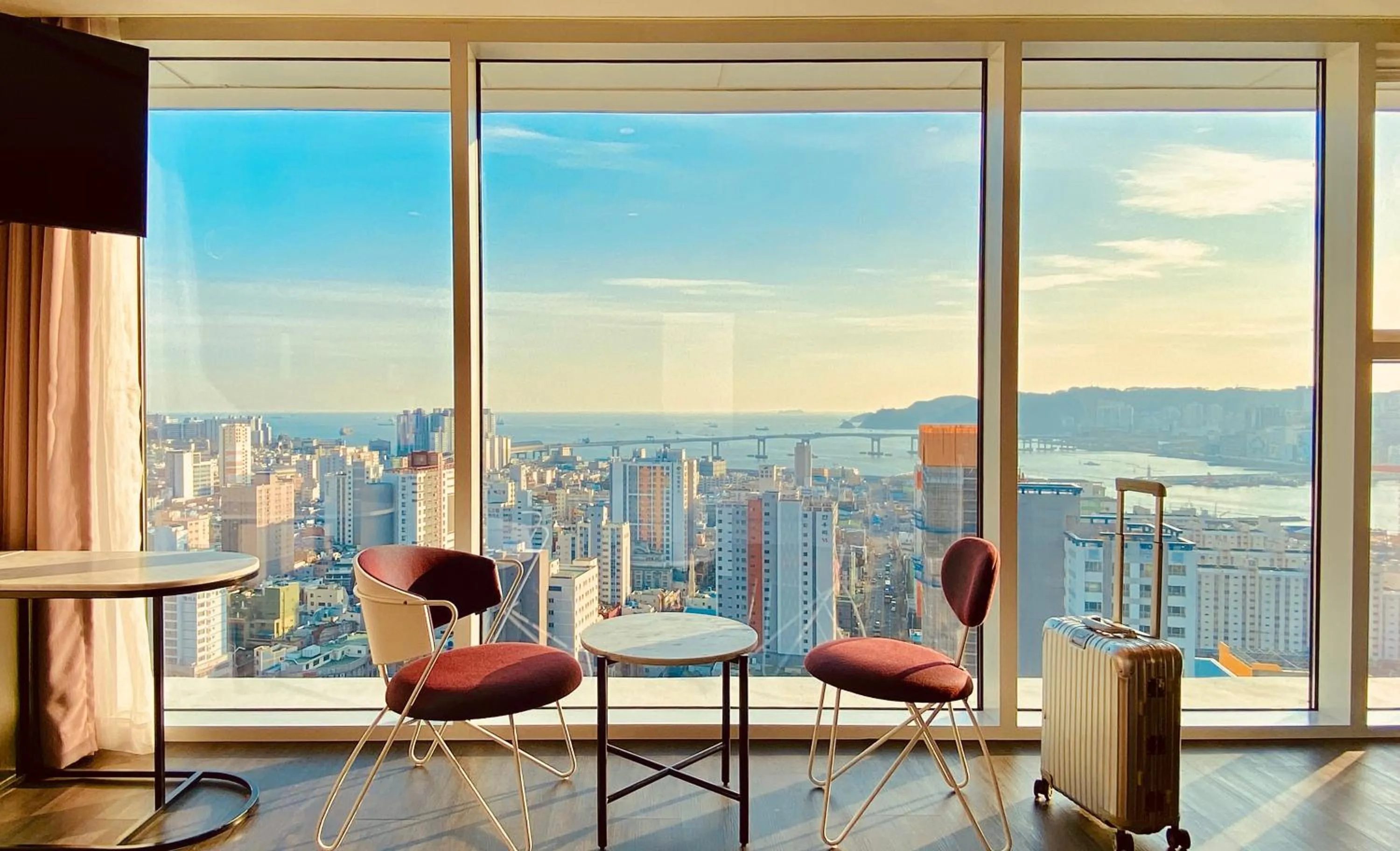 Deluxe Twin Room with Partial Ocean View   in Lavalse Hotel