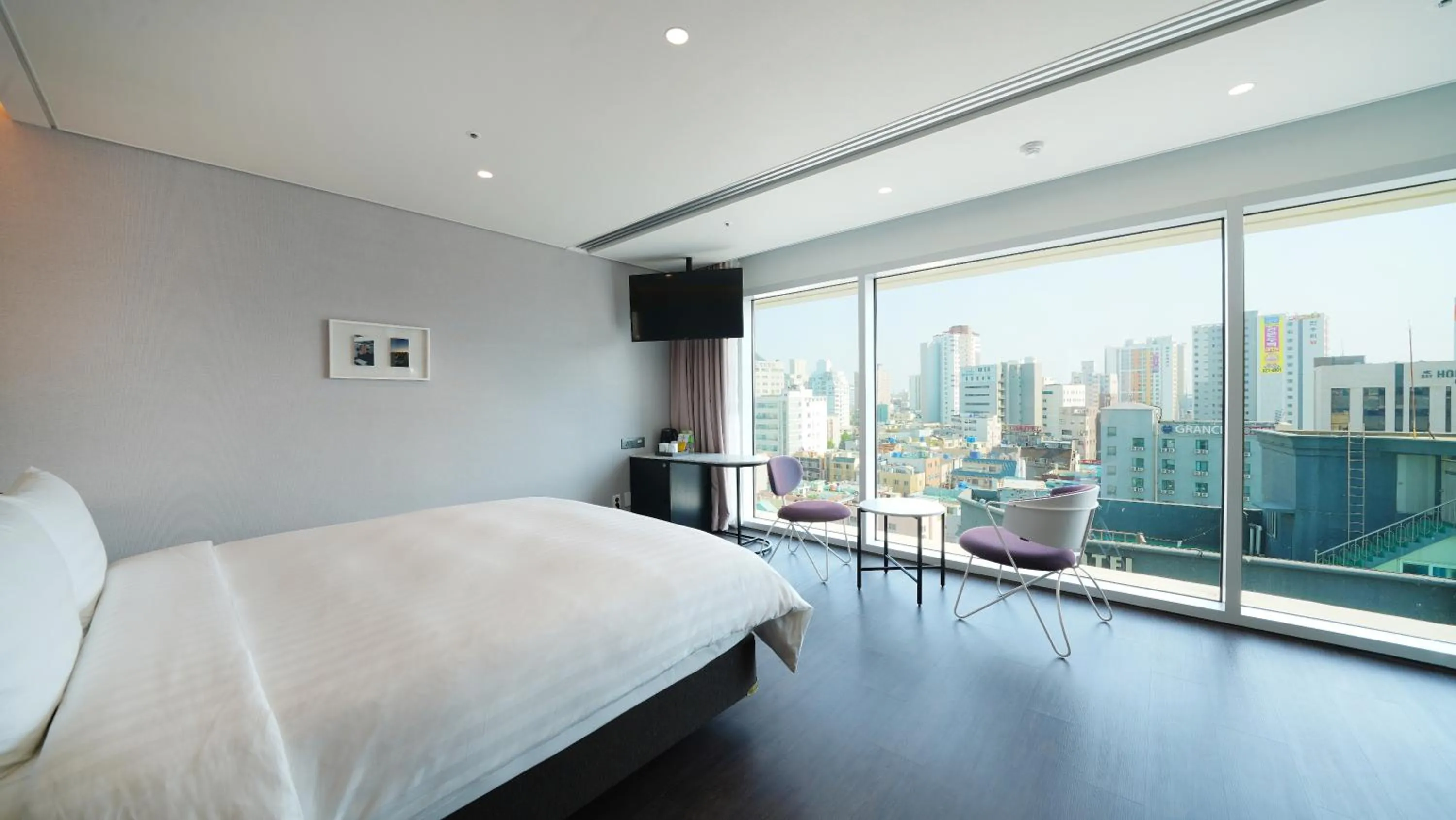 Standard Double Room with City View in Lavalse Hotel