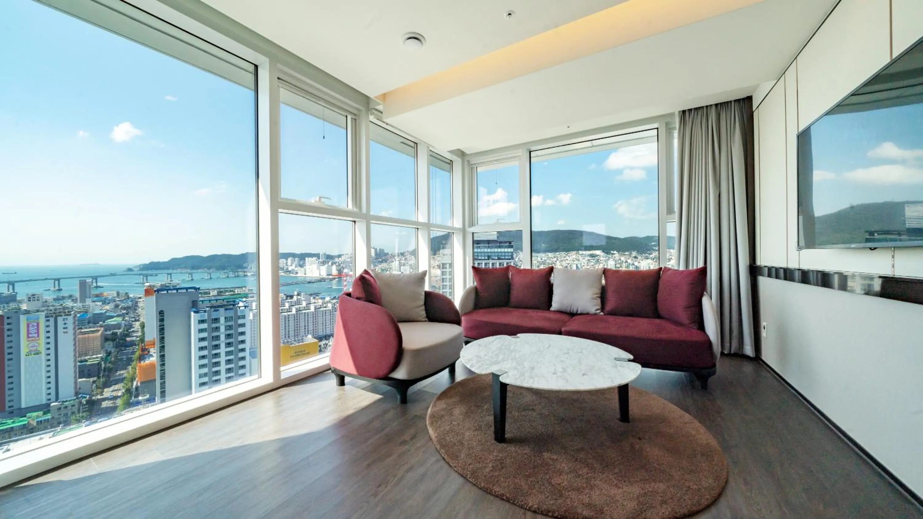 Suite with Partial Ocean View in Lavalse Hotel