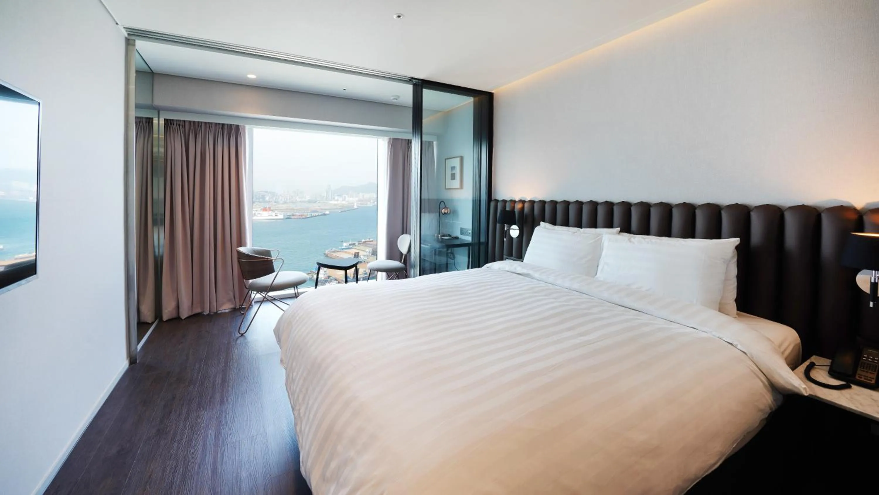 Deluxe Double Room with Ocean View in Lavalse Hotel