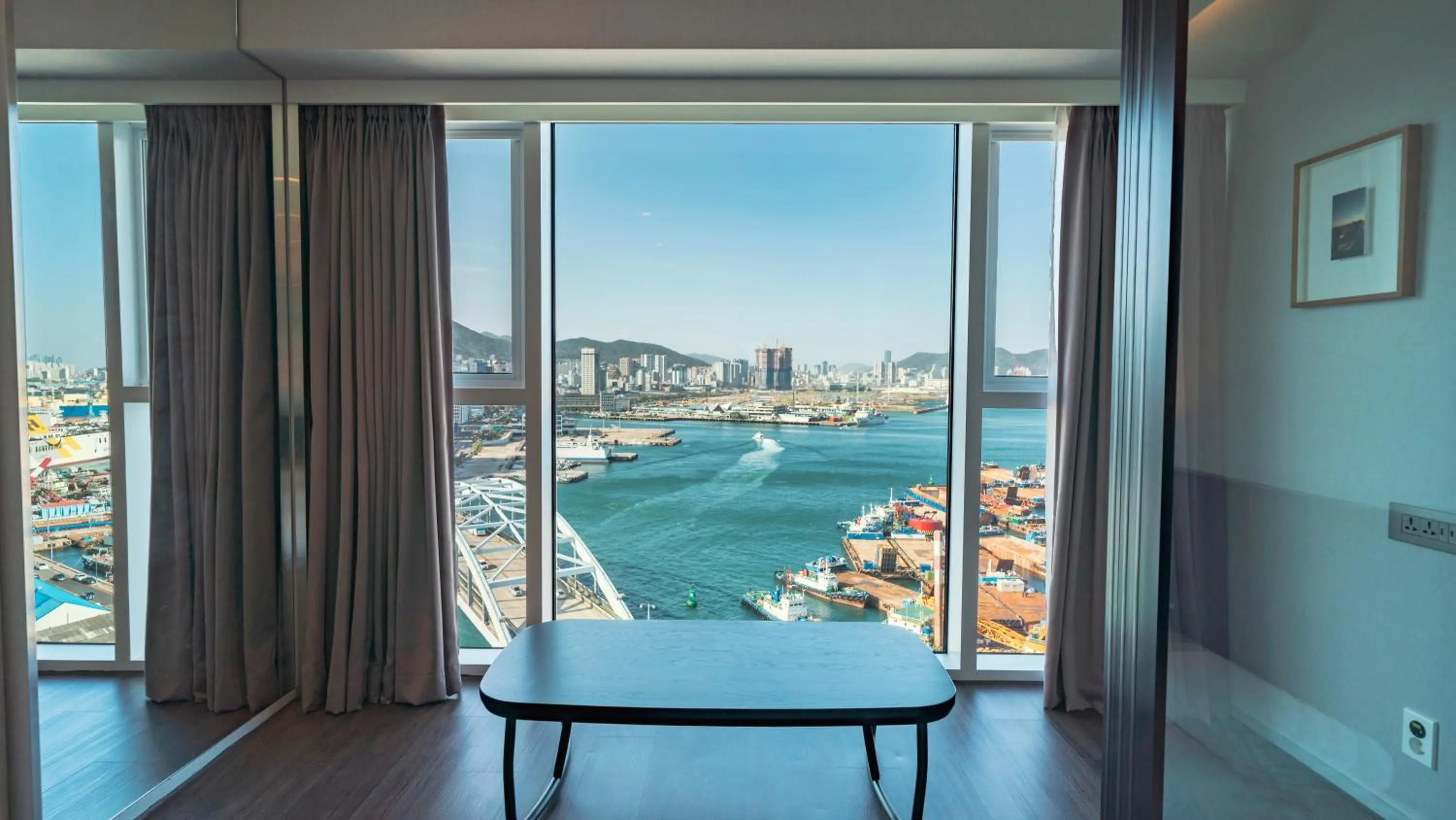 Korean-style Room with Ocean View in Lavalse Hotel