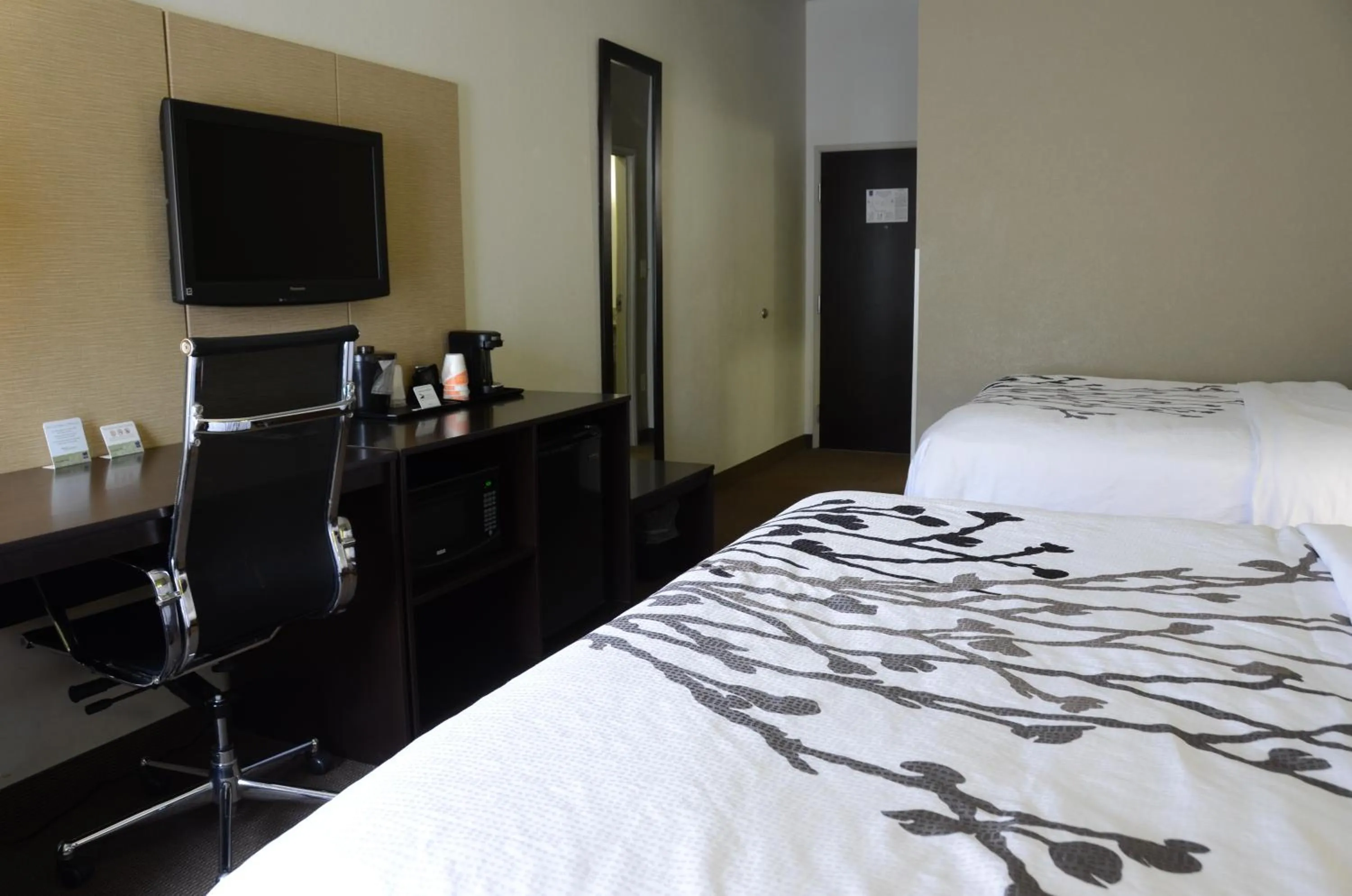 Queen Room with Two Queen Beds - Accessible/Non-Smoking  in Sleep Inn & Suites Cave City