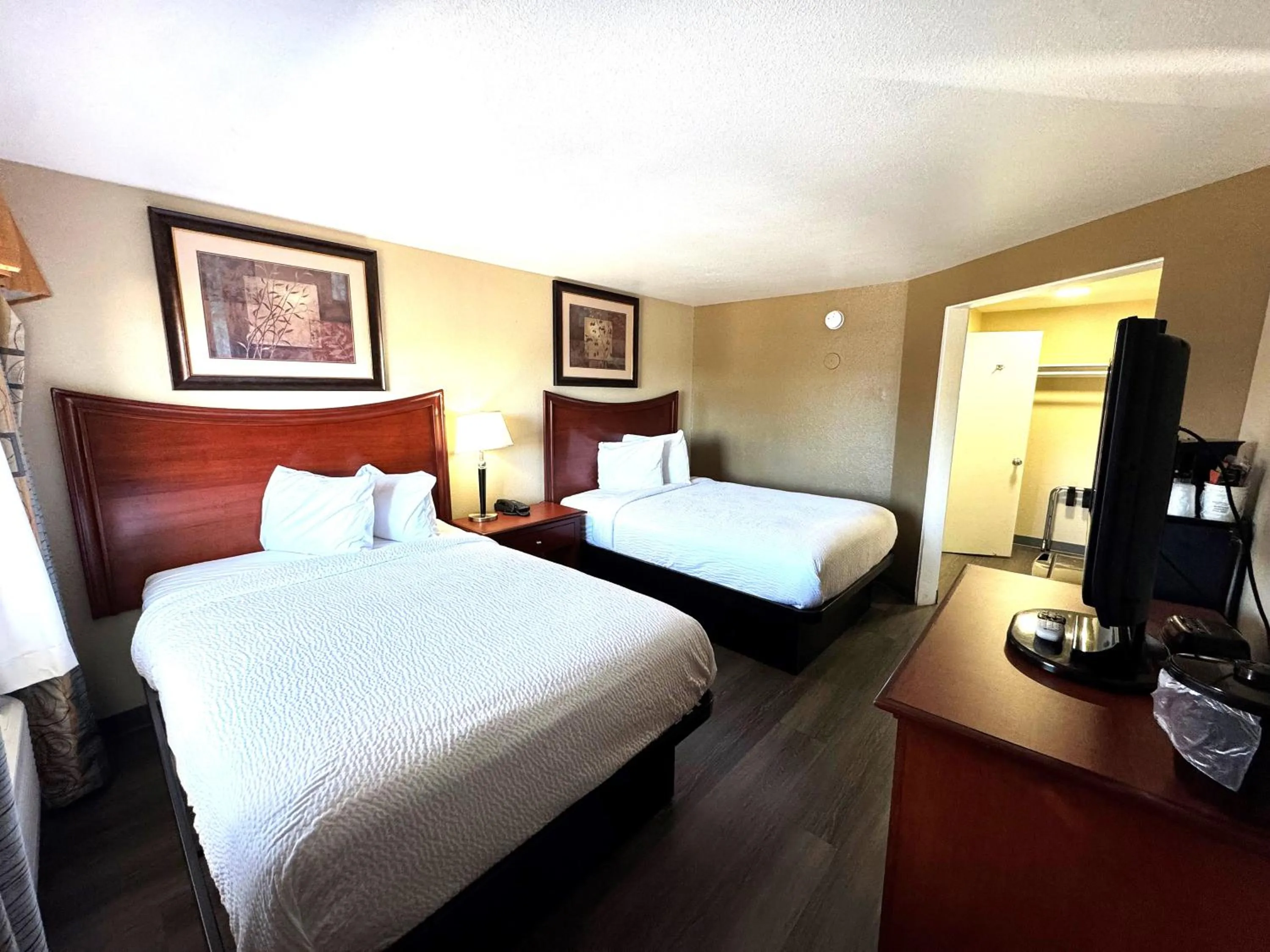 Double Room with Two Double Beds - Non-Smoking in Travelodge by Wyndham Klamath Falls