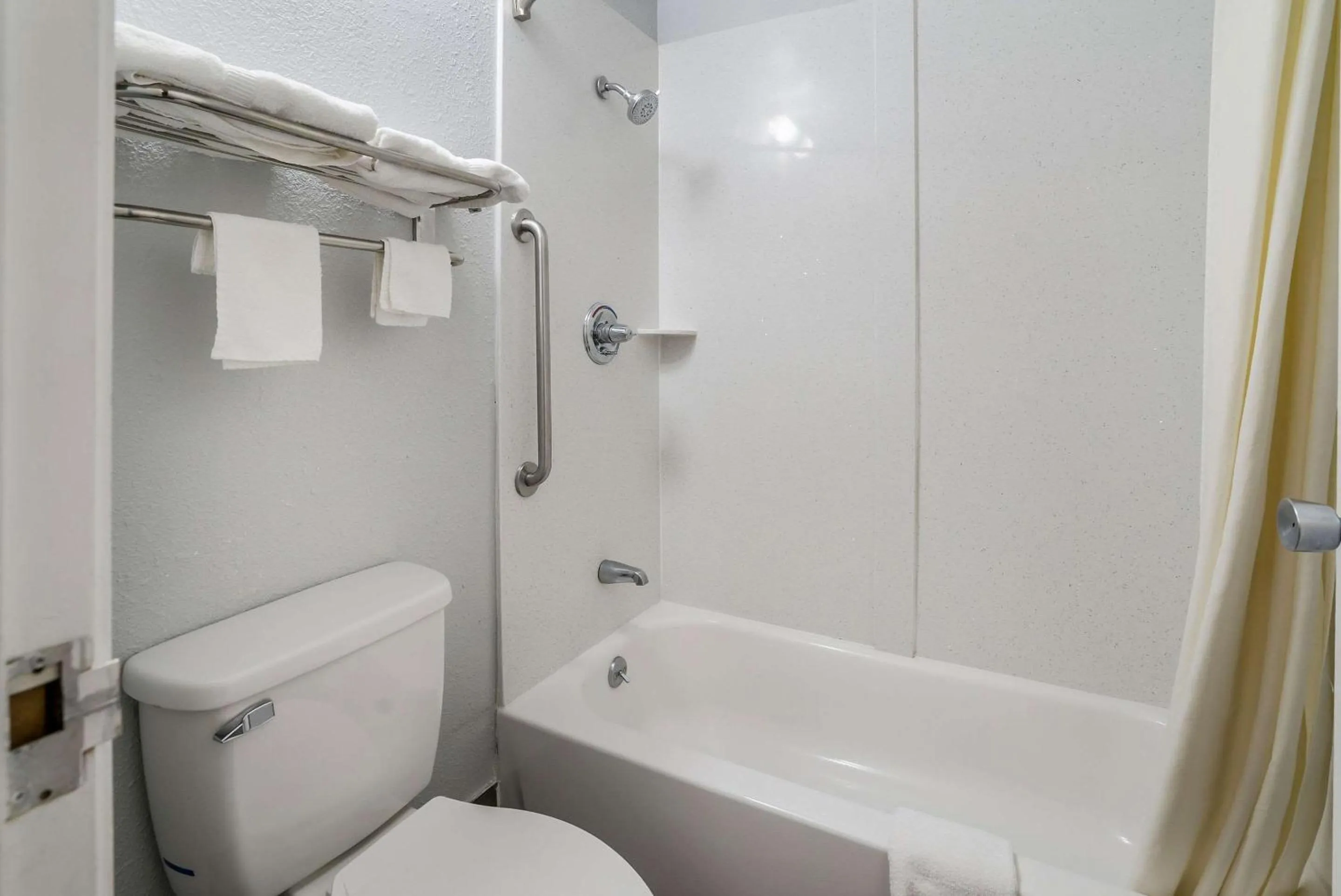 King Suite - Non-Smoking in Quality Inn Greer - Greenville