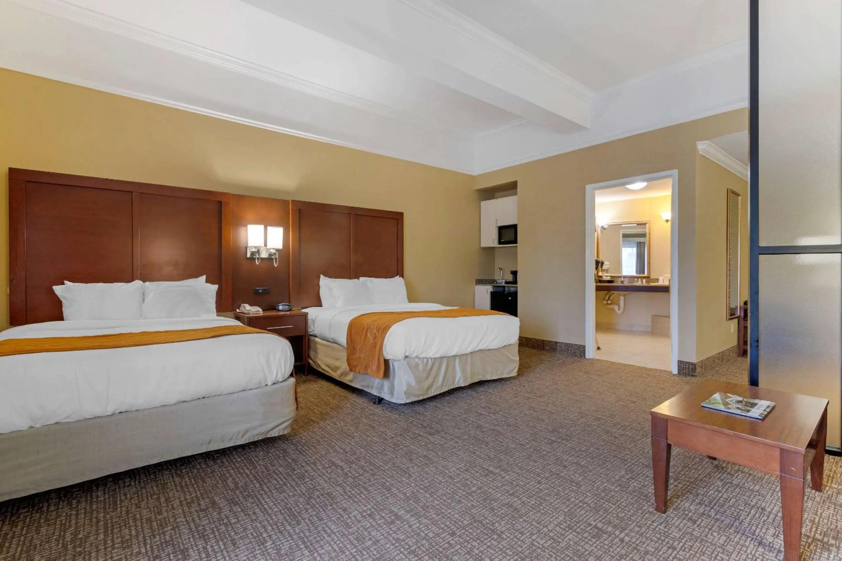 Queen Suite with Two Queen Beds and Sofa Bed - Accessible/Non-Smoking in Comfort Suites Savannah North